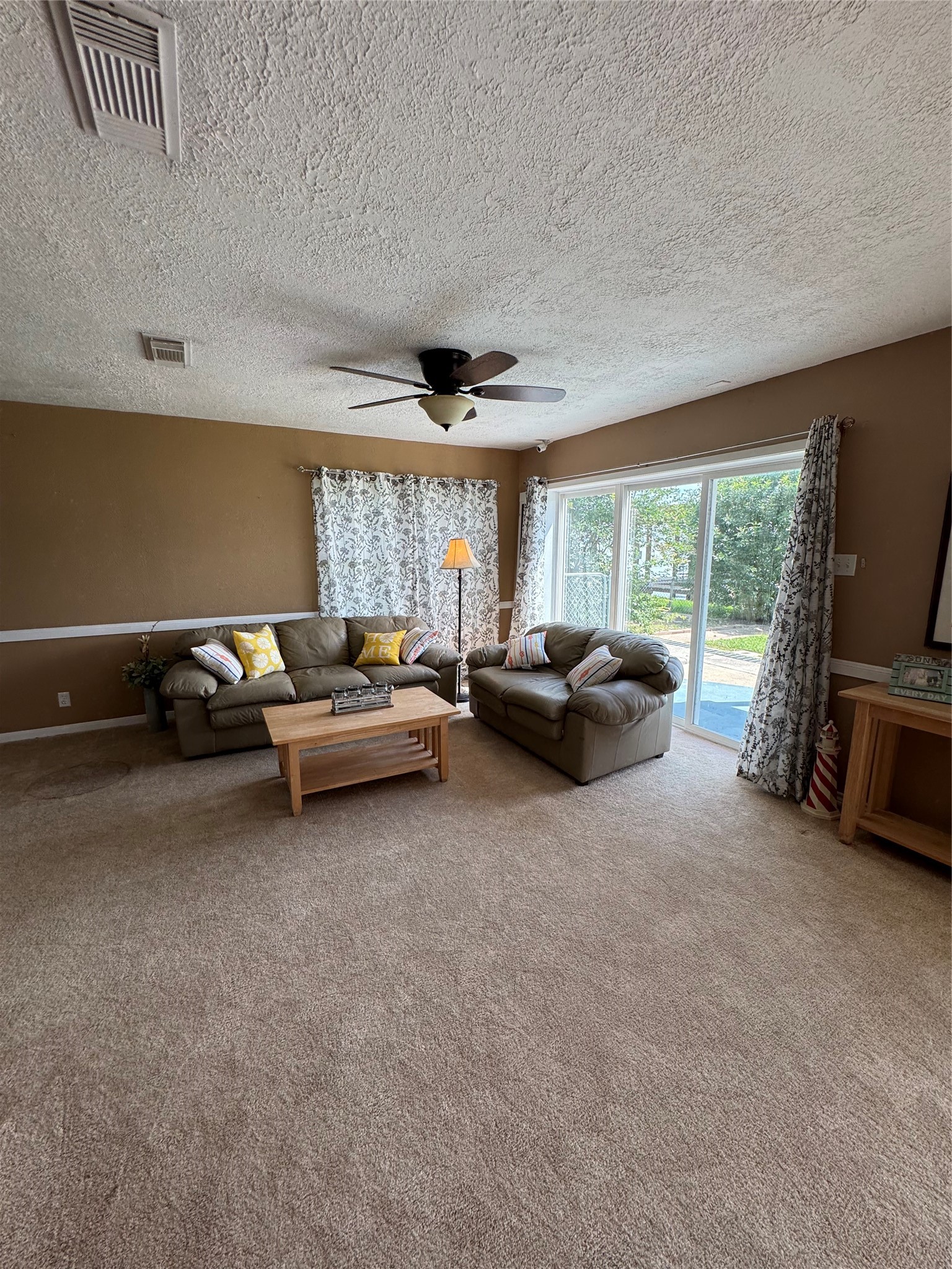 398 Lakeshore S Property Photo 18
