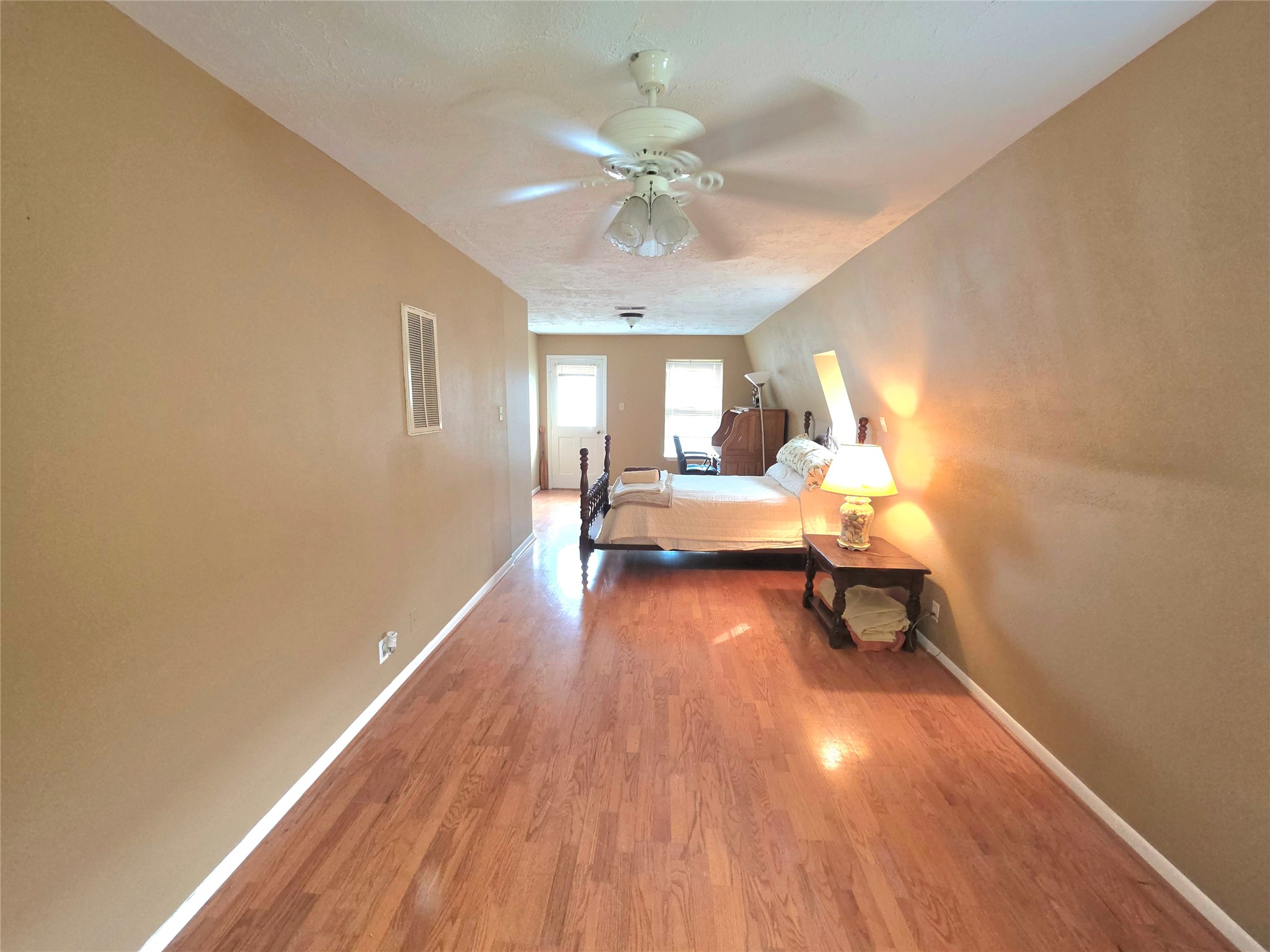 398 Lakeshore S Property Photo 22