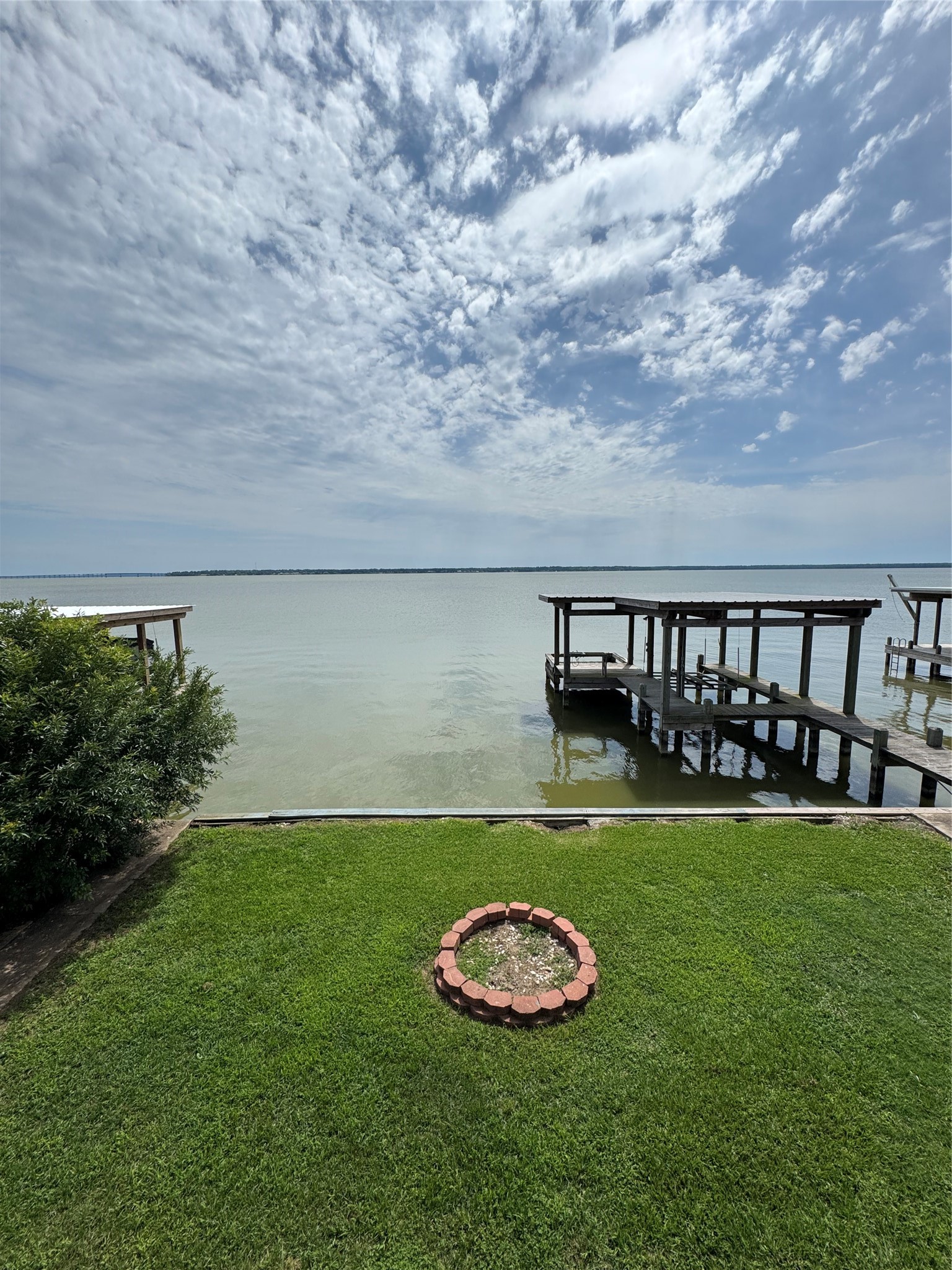 398 Lakeshore S Property Photo 37