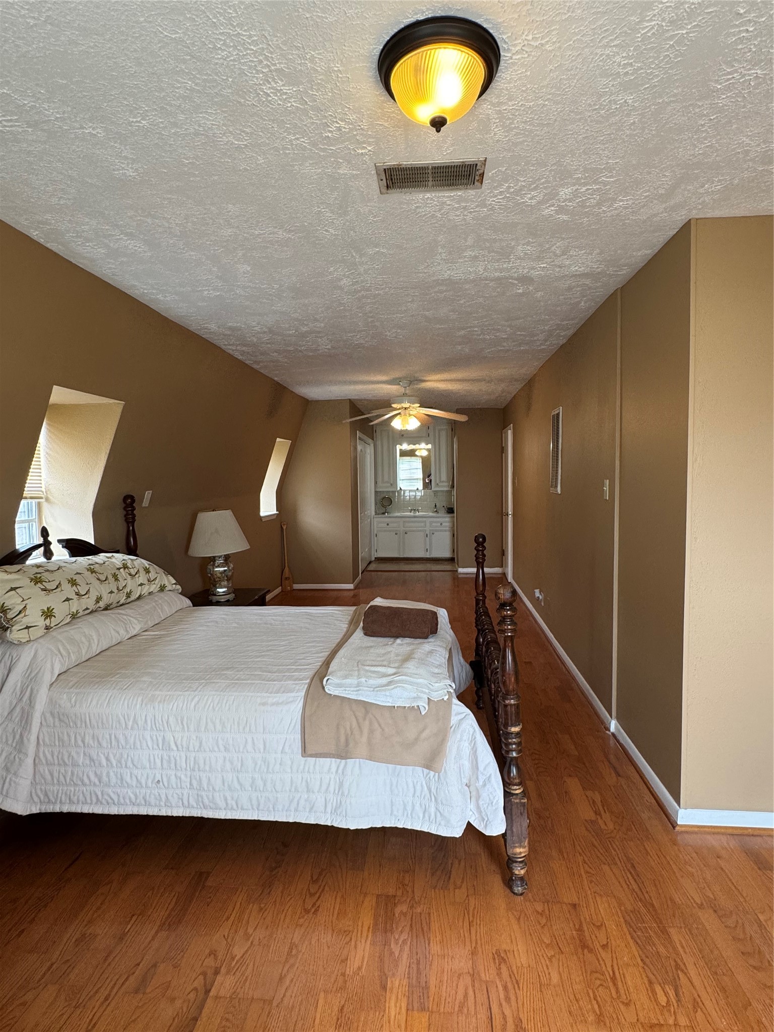 398 Lakeshore S Property Photo 40