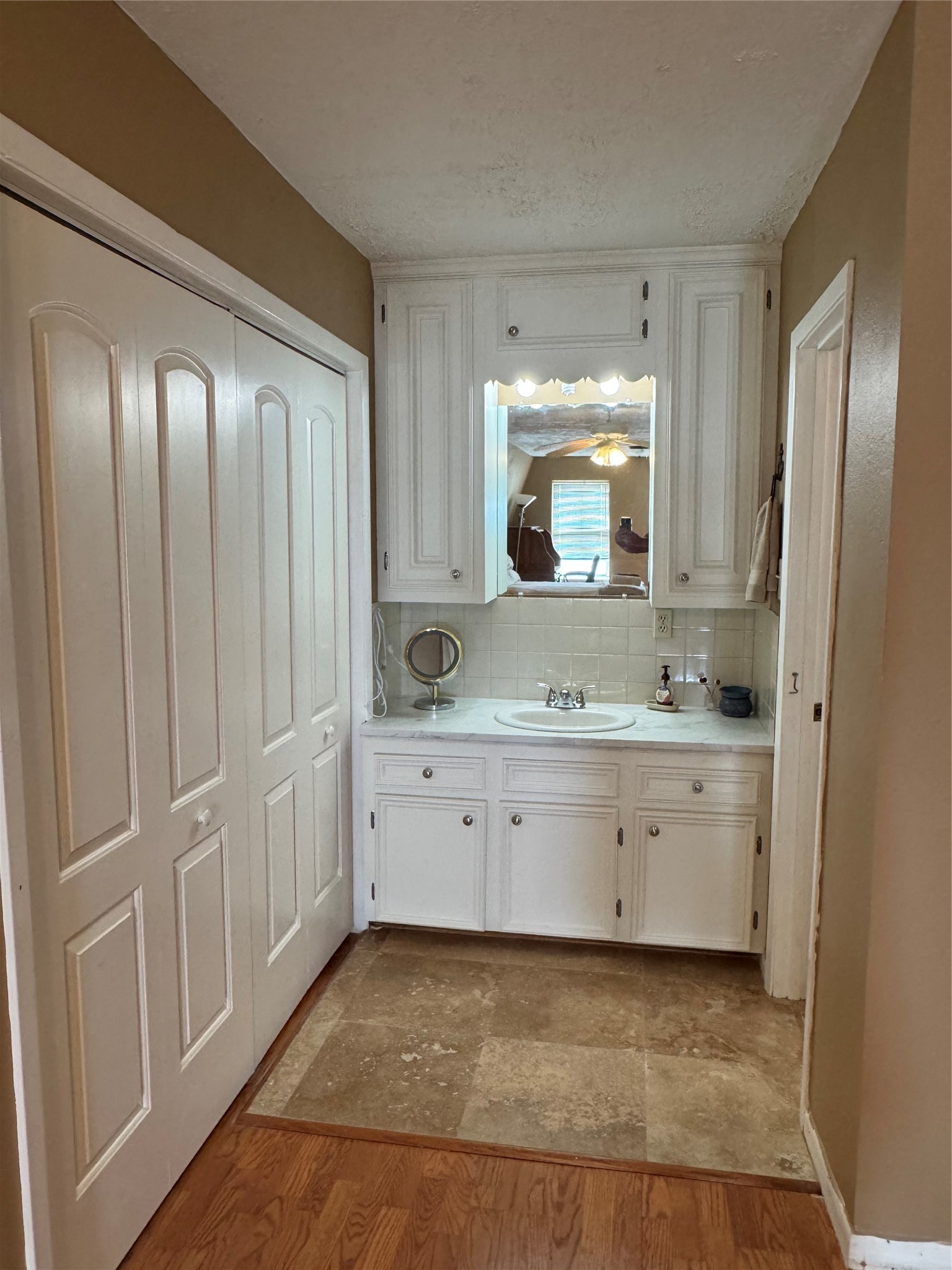 398 Lakeshore S Property Photo 42