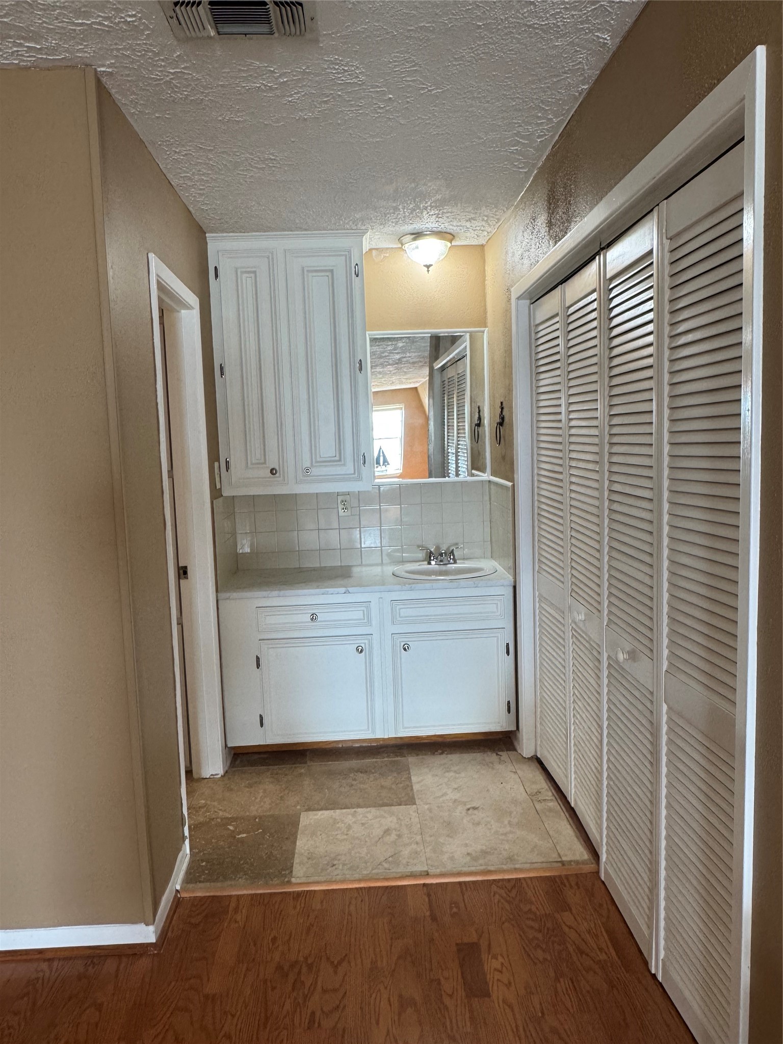 398 Lakeshore S Property Photo 43