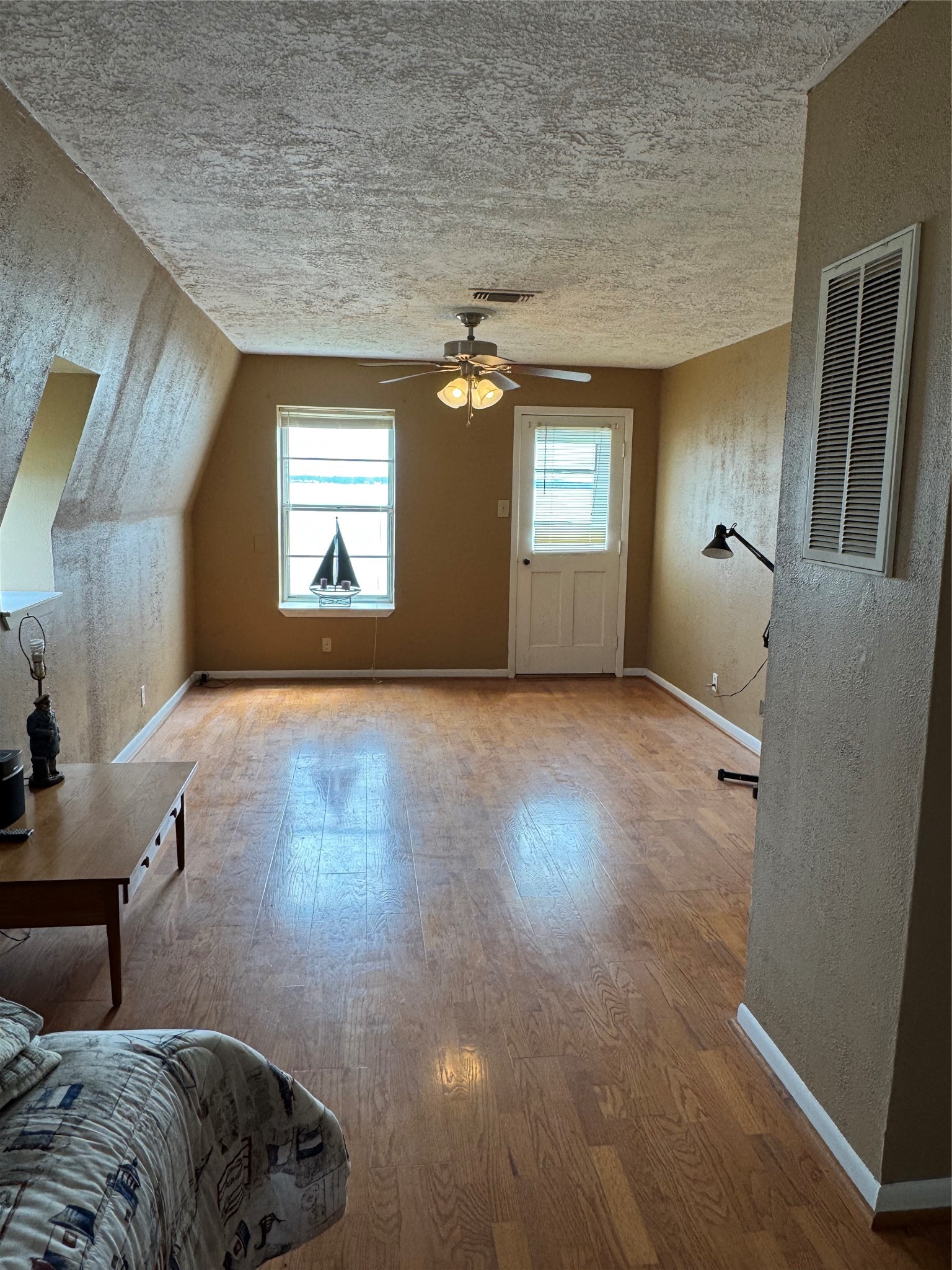 398 Lakeshore S Property Photo 44