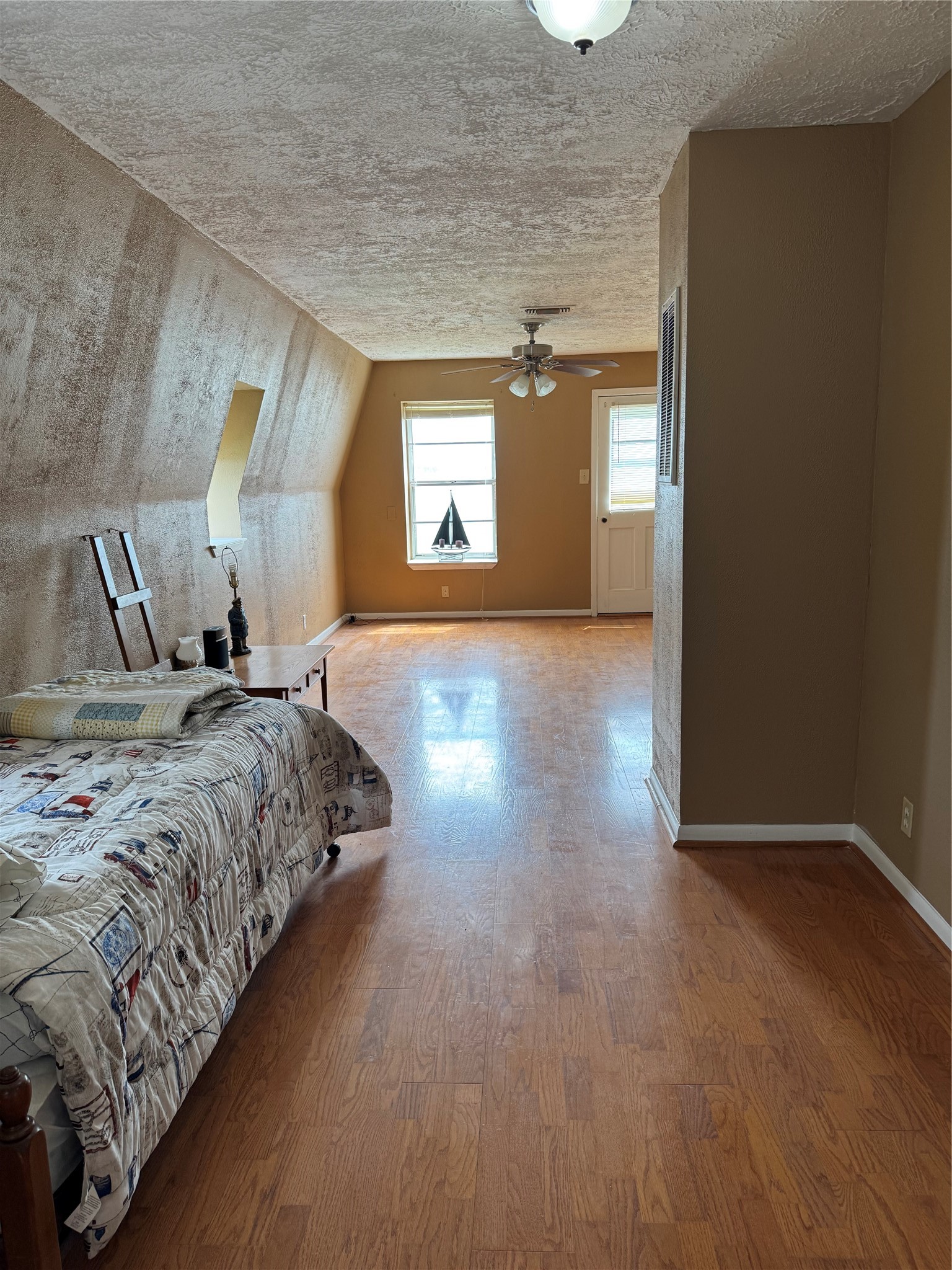 398 Lakeshore S Property Photo 45