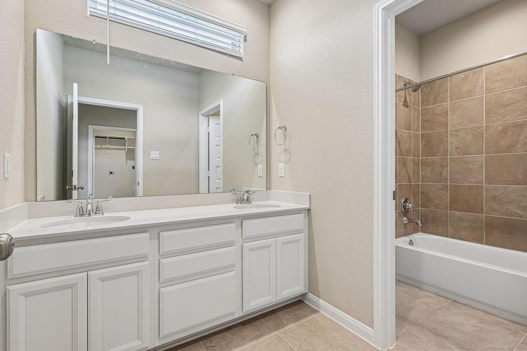 9808 Falling Fern Lane Property Photo 14