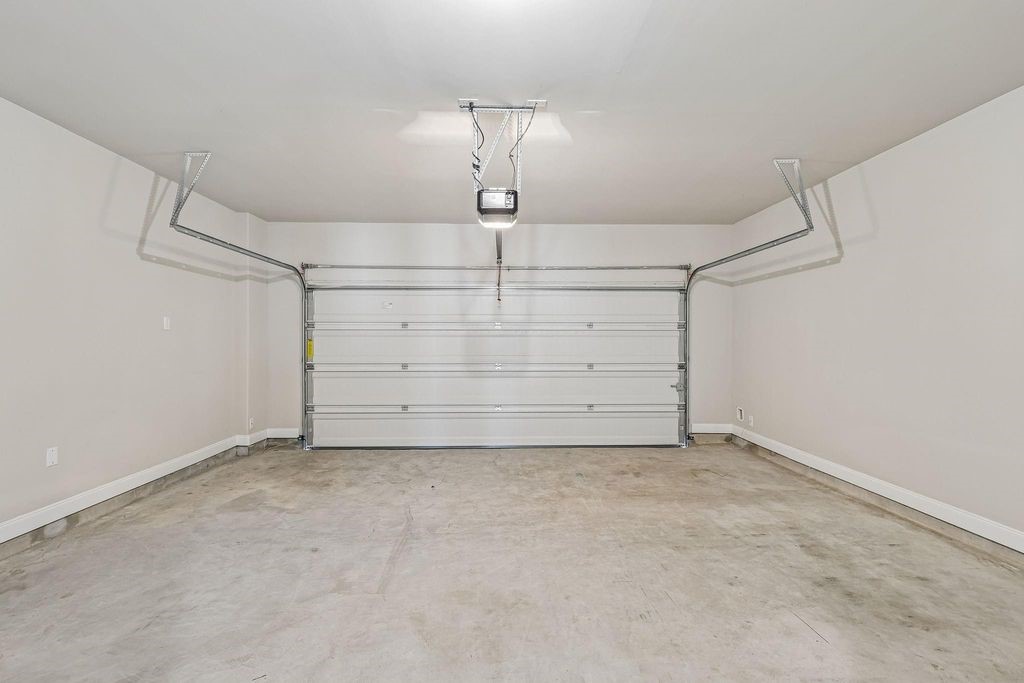 9808 Falling Fern Lane Property Photo 16