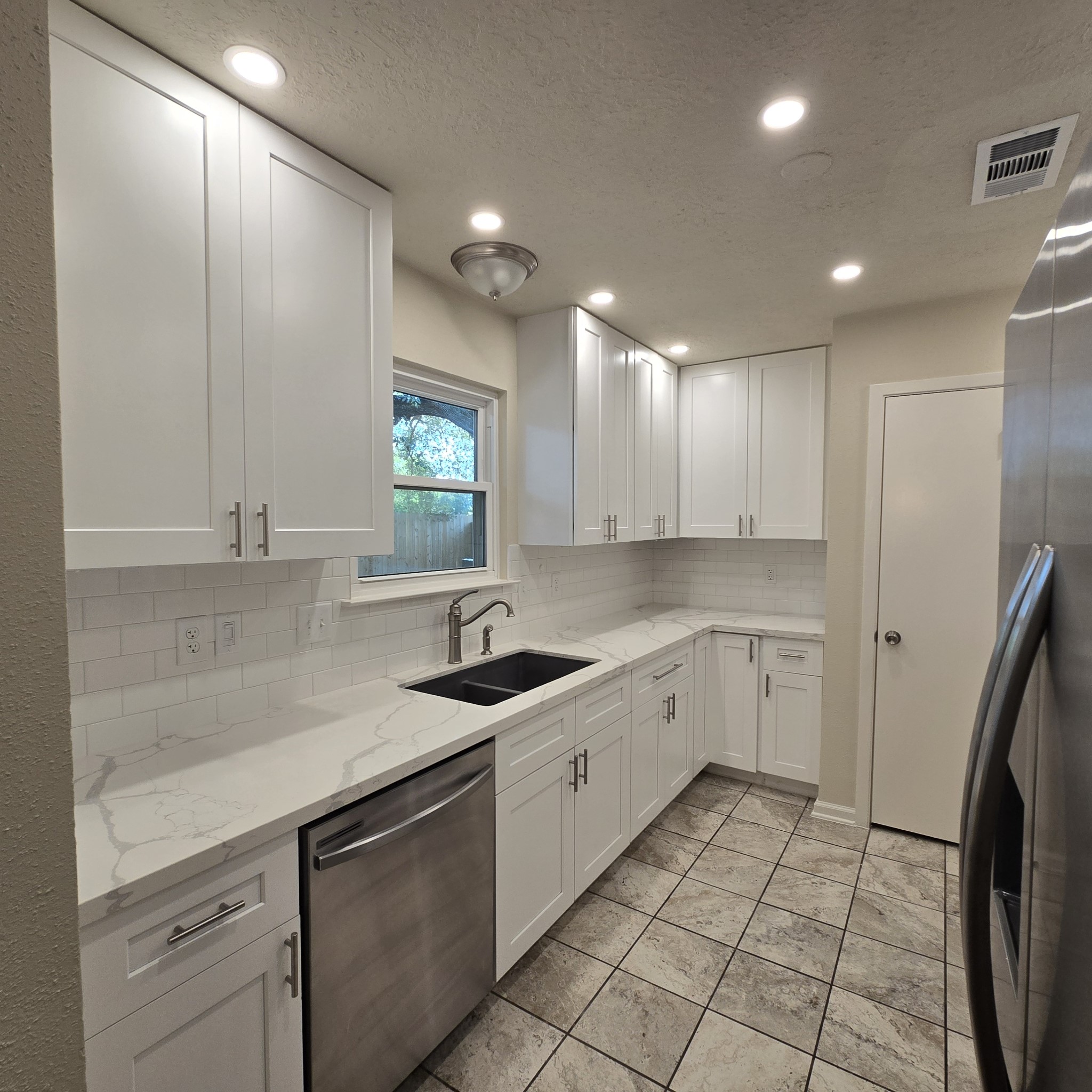 7222 Ridgeberry Drive Property Photo 4