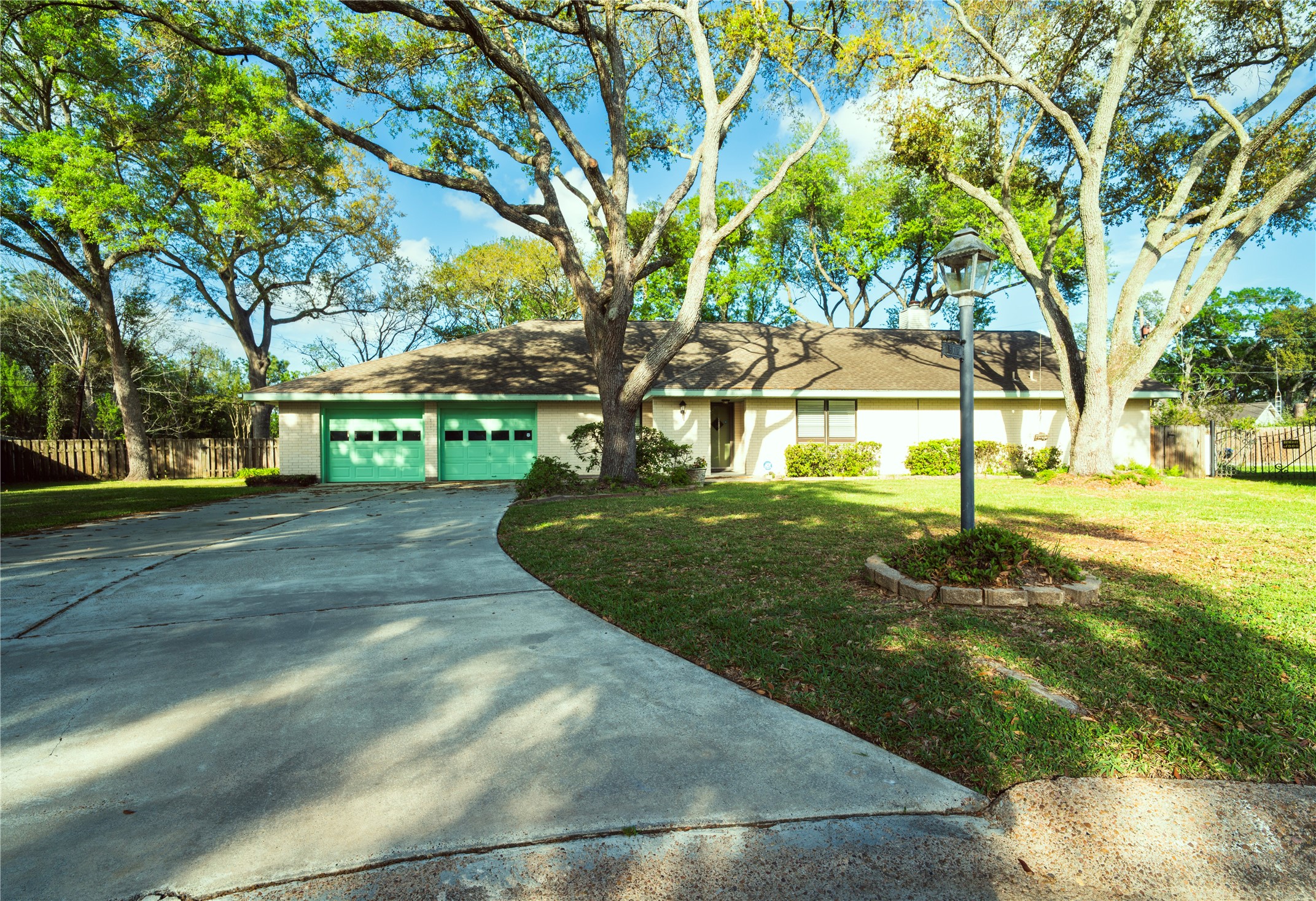 1716 Tara Circle Property Photo 1