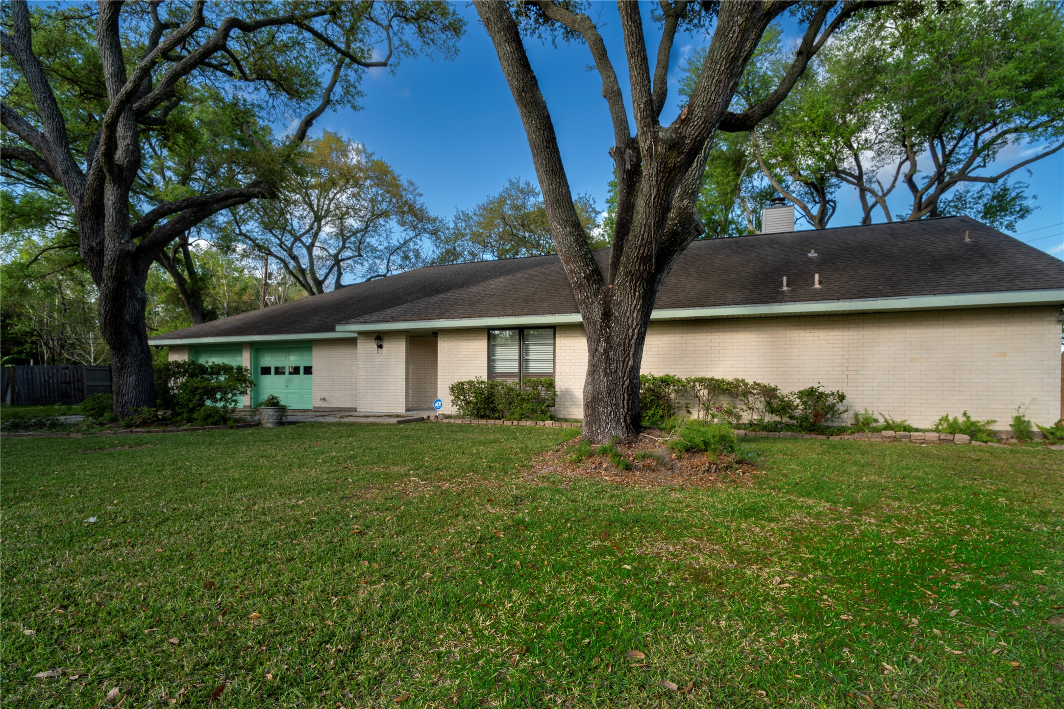 1716 Tara Circle Property Photo 3