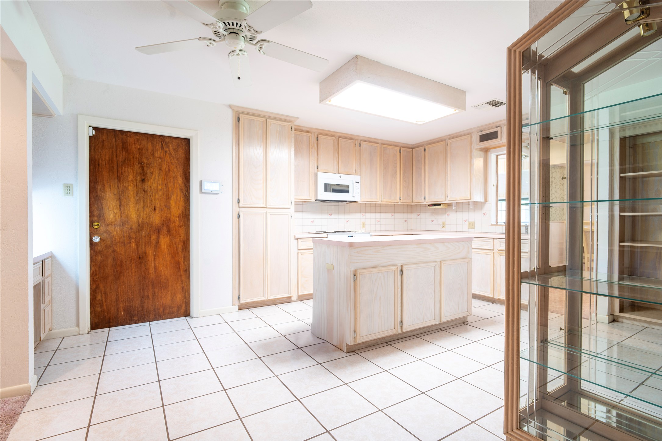 1716 Tara Circle Property Photo 7