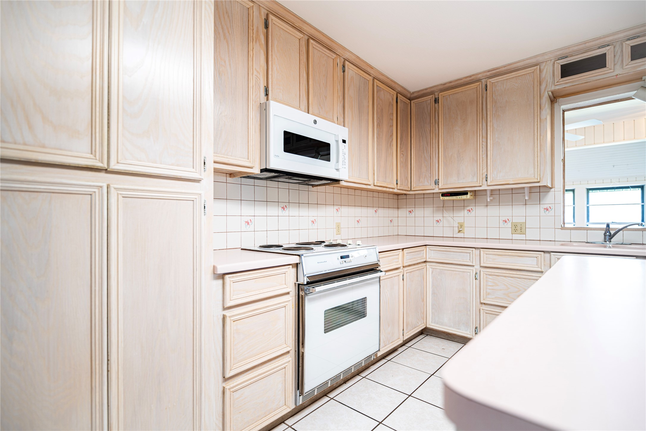 1716 Tara Circle Property Photo 8