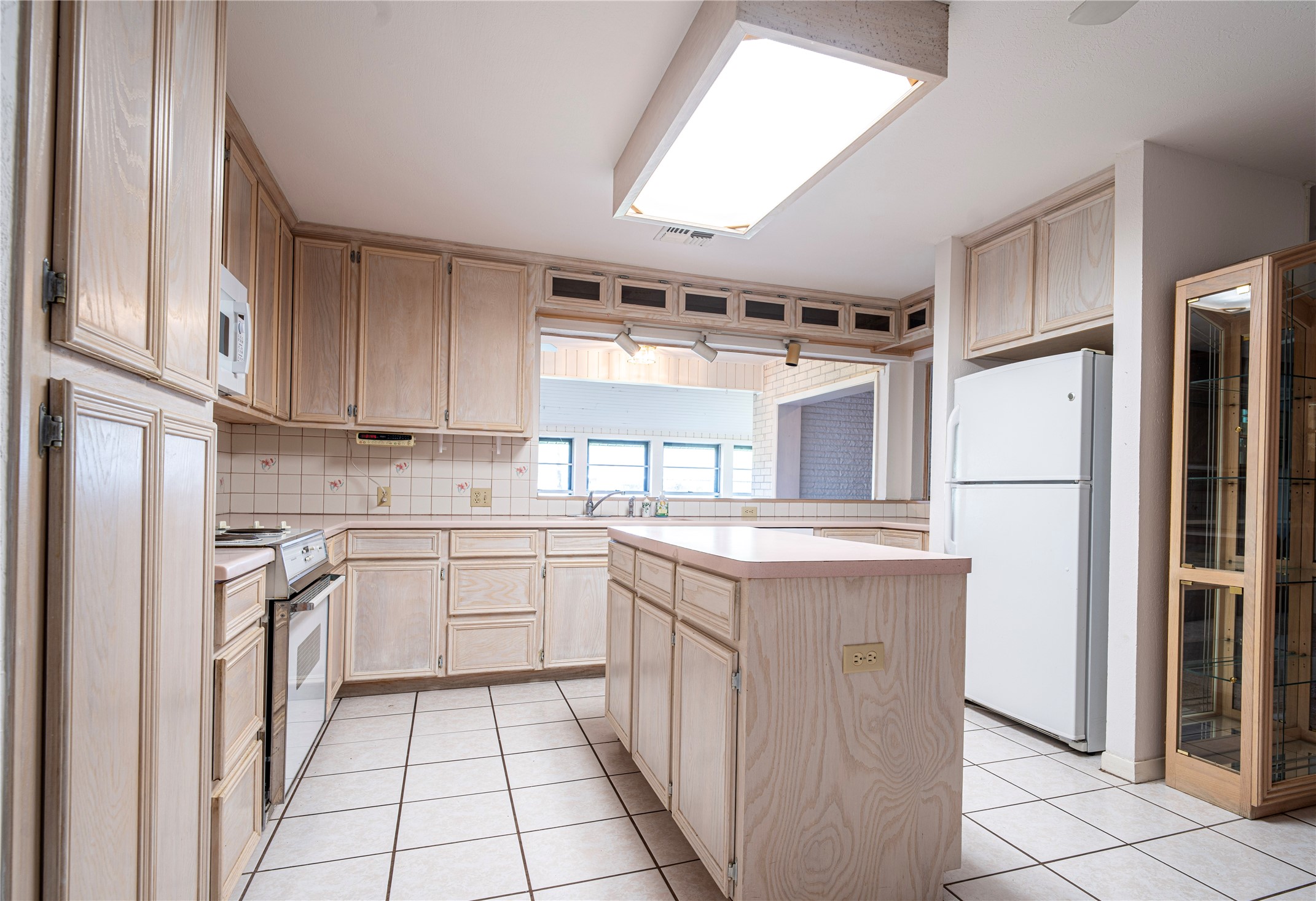 1716 Tara Circle Property Photo 9
