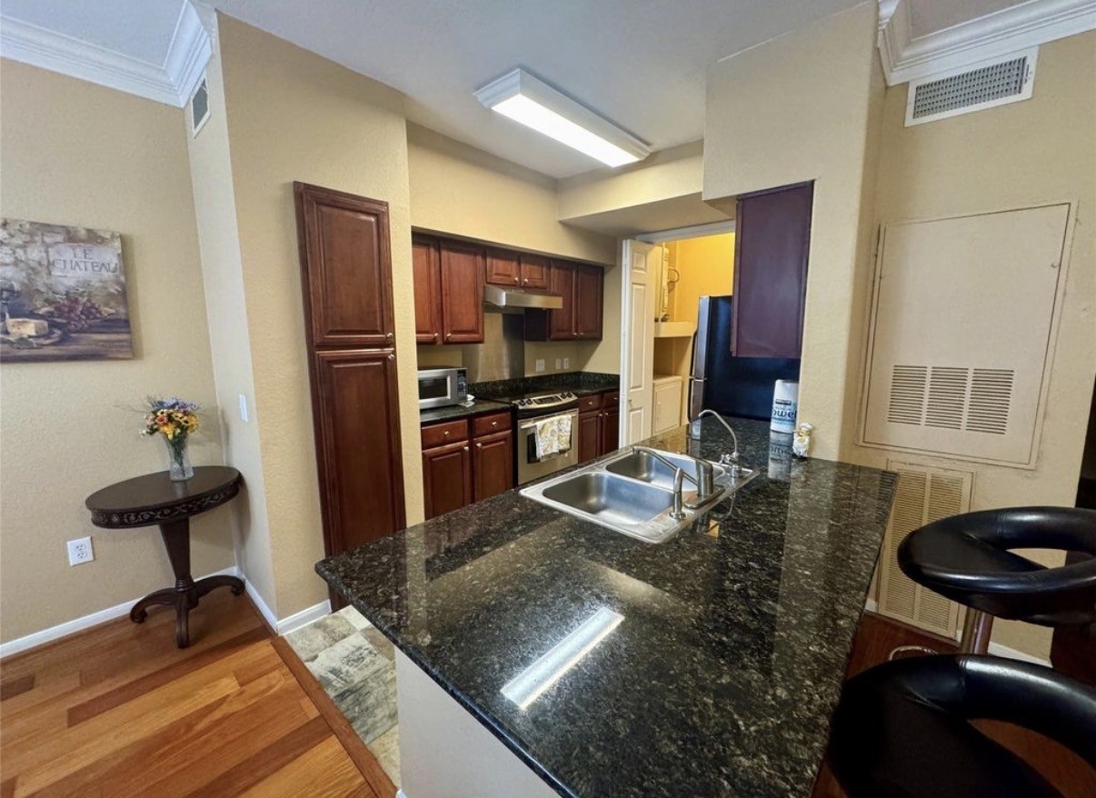 7575 Kirby Drive 1113 Property Photo 5