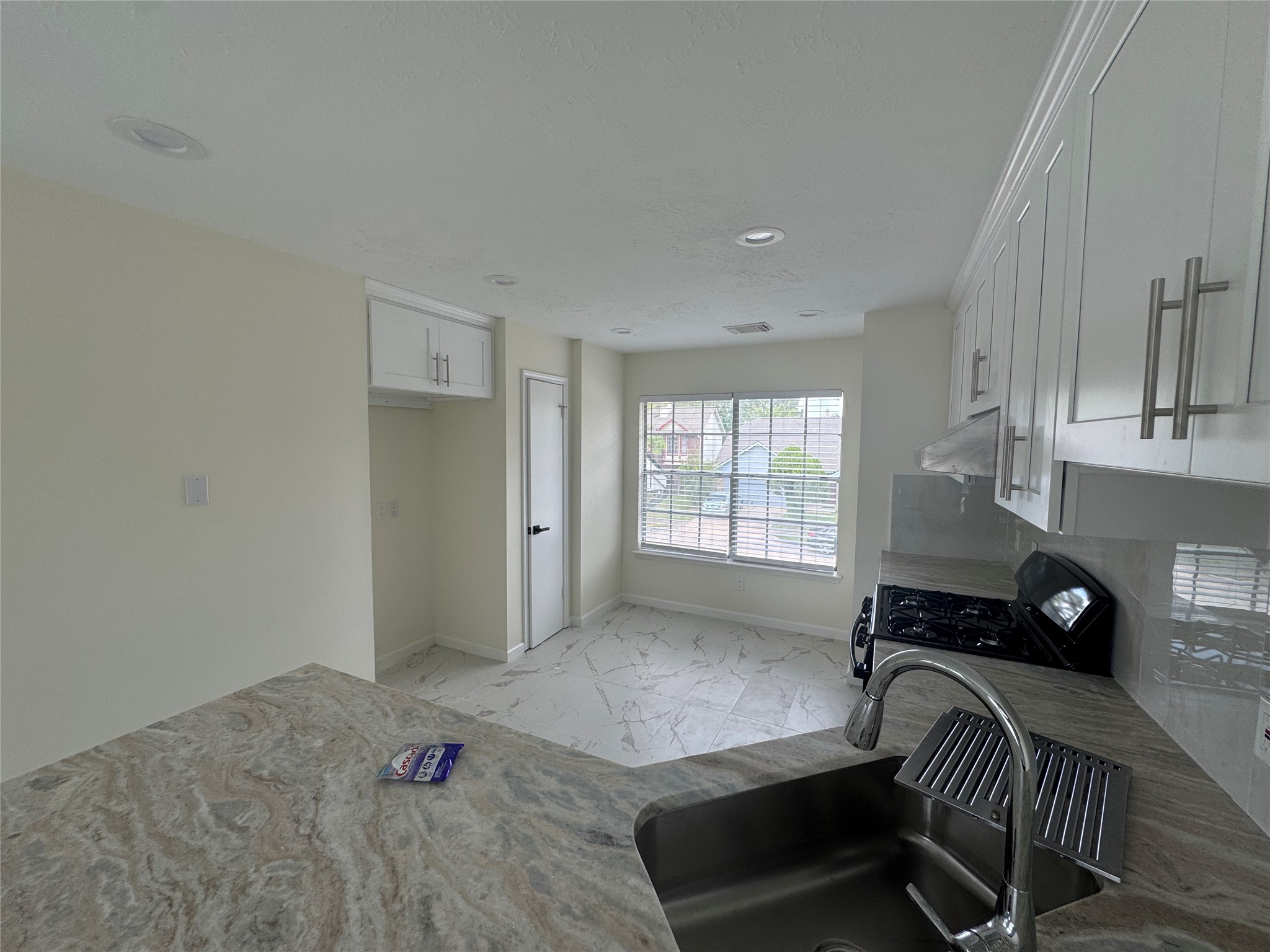 12827 Waybridge Street Property Photo 7