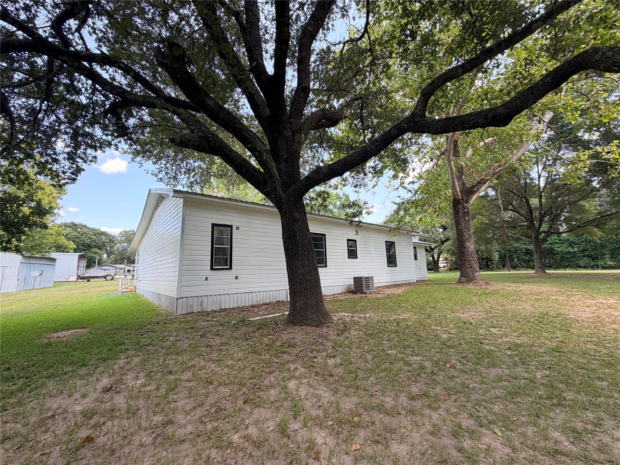 148 County Road 2100 Property Photo 5