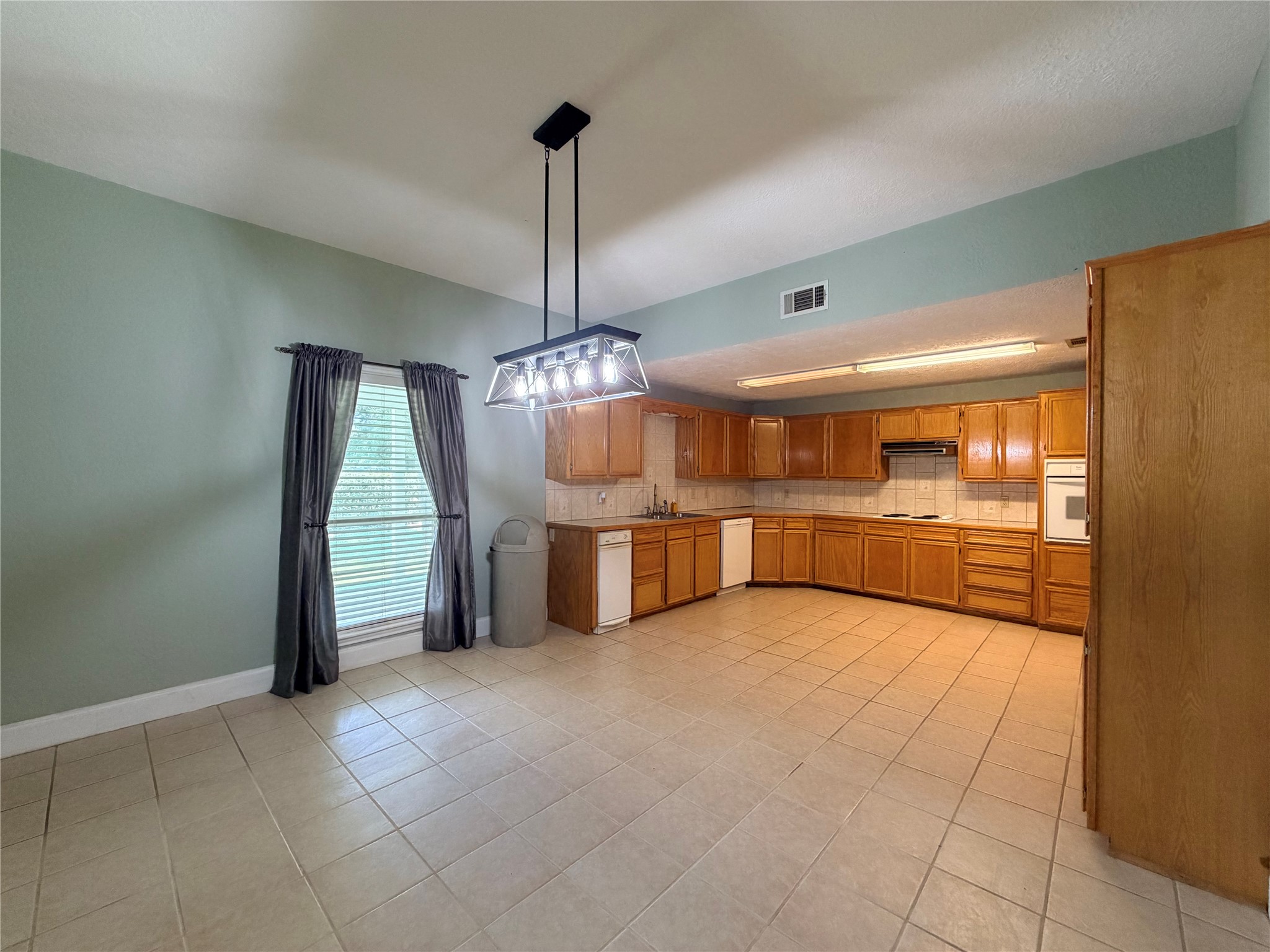 148 County Road 2100 Property Photo 27