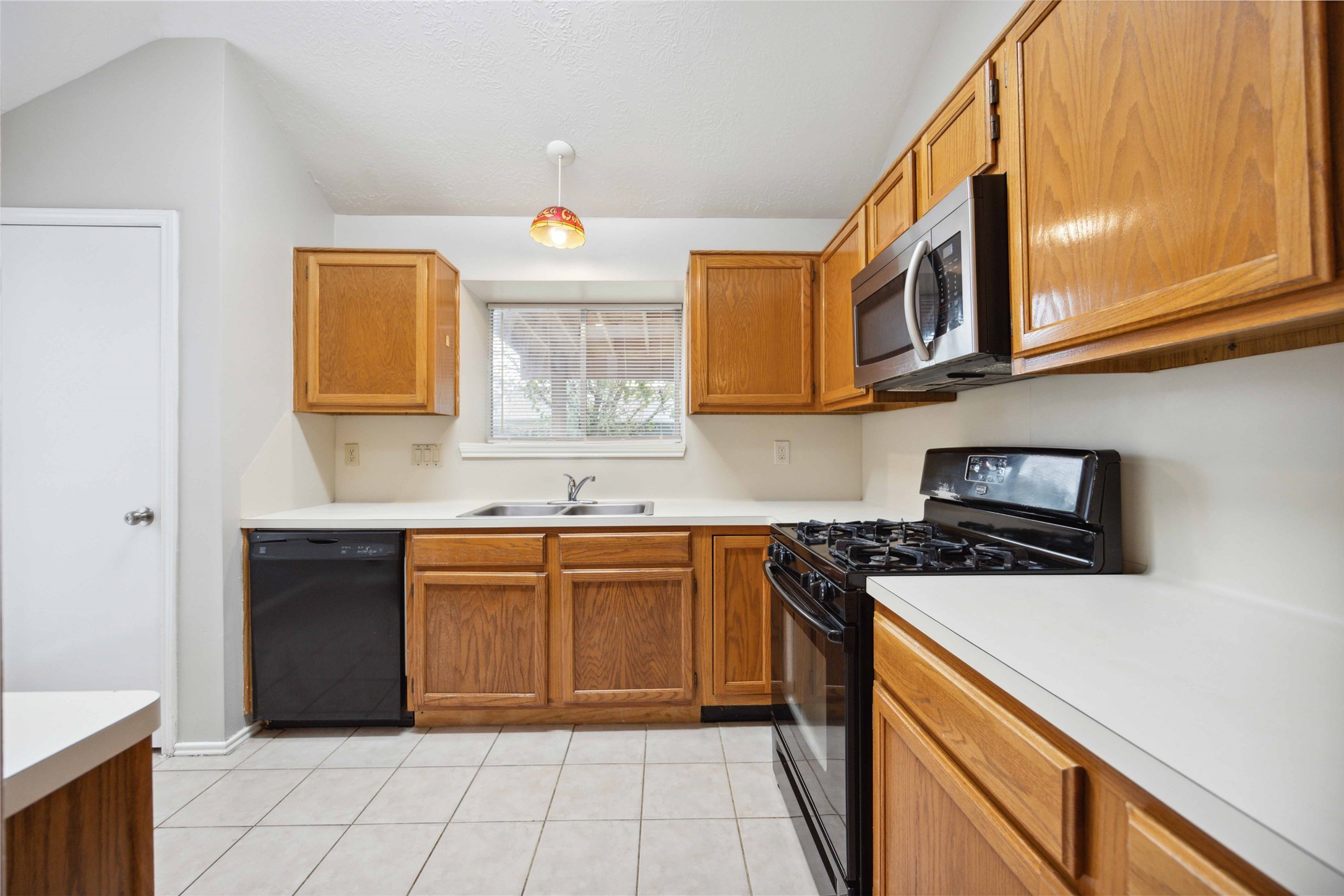 20323 Pinefield Lane Property Photo 10
