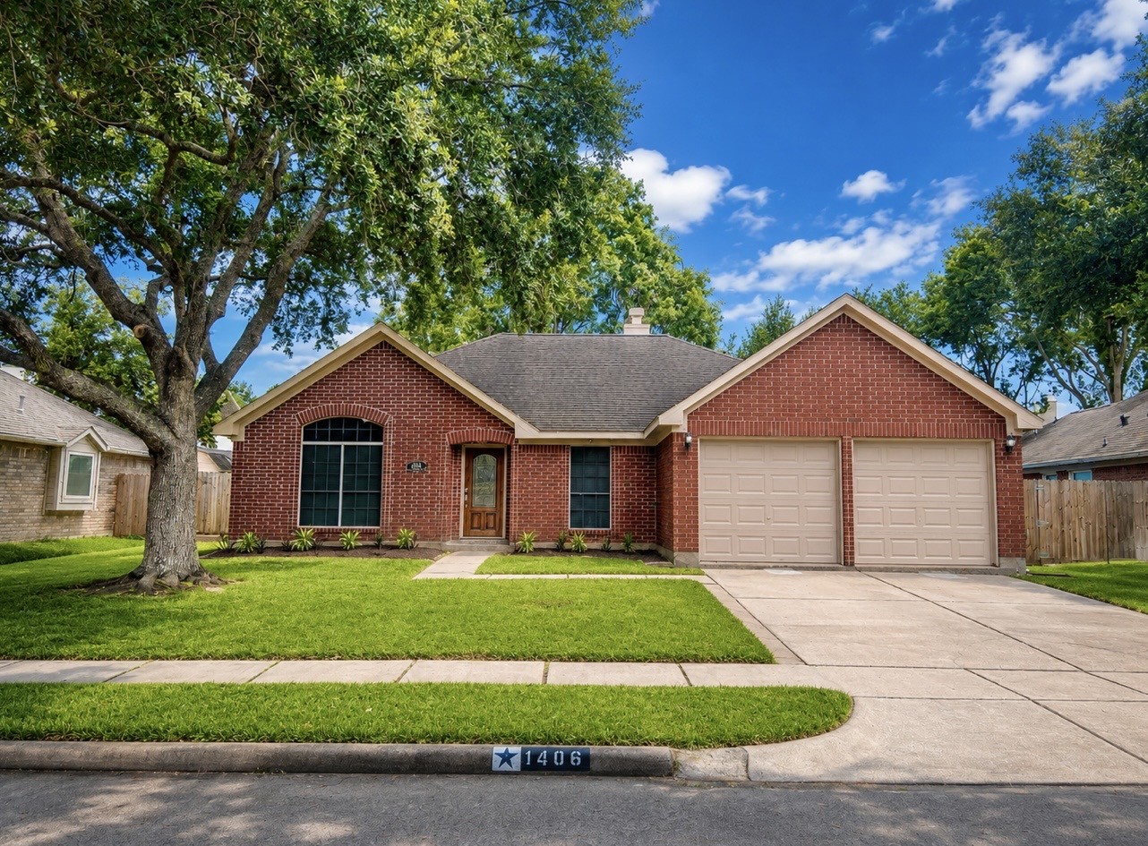 1806 Oak Wood Drive E