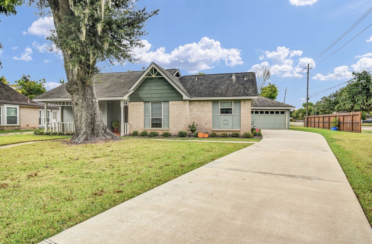 102 Raintree Lane Property Photo 1