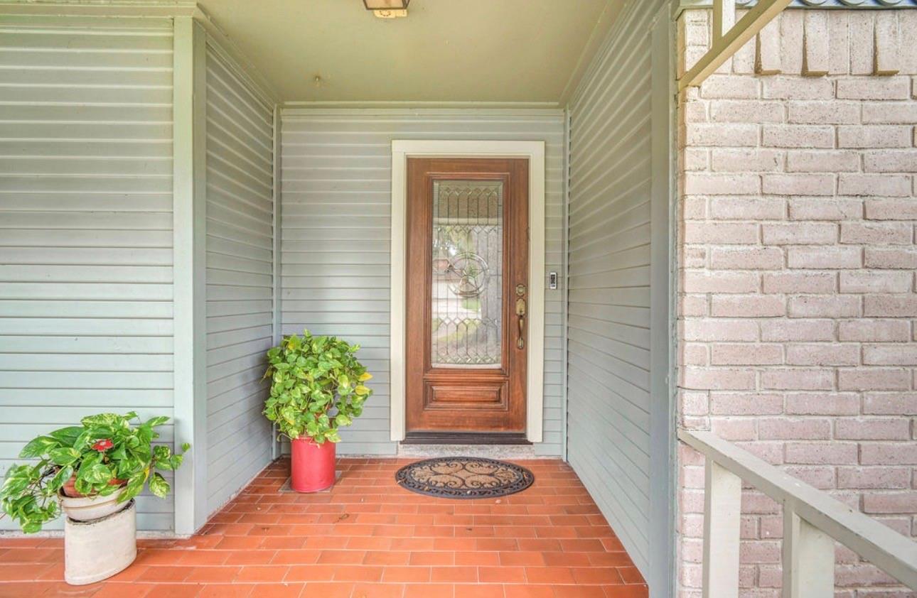102 Raintree Lane, Lake Jackson Tx 77566 Property Photo 6