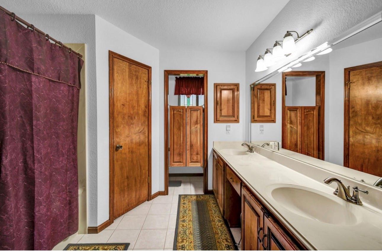 102 Raintree Lane, Lake Jackson Tx 77566 Property Photo 27