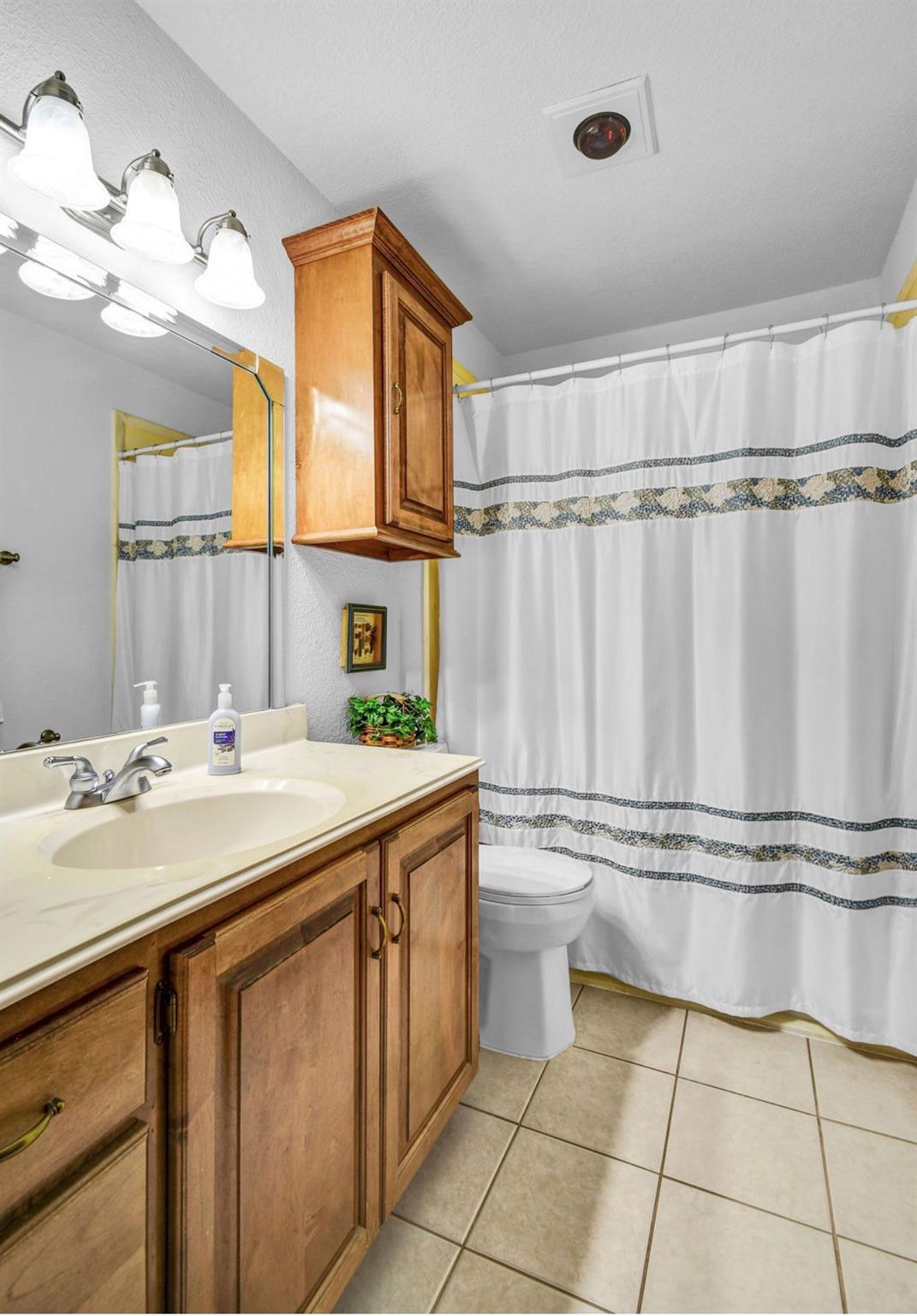 102 Raintree Lane, Lake Jackson Tx 77566 Property Photo 35