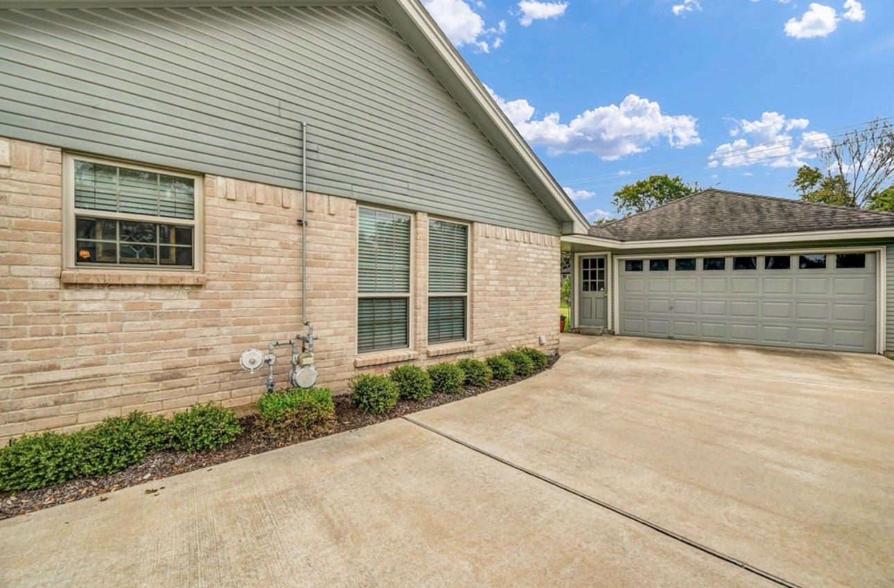 102 Raintree Lane, Lake Jackson Tx 77566 Property Photo 43