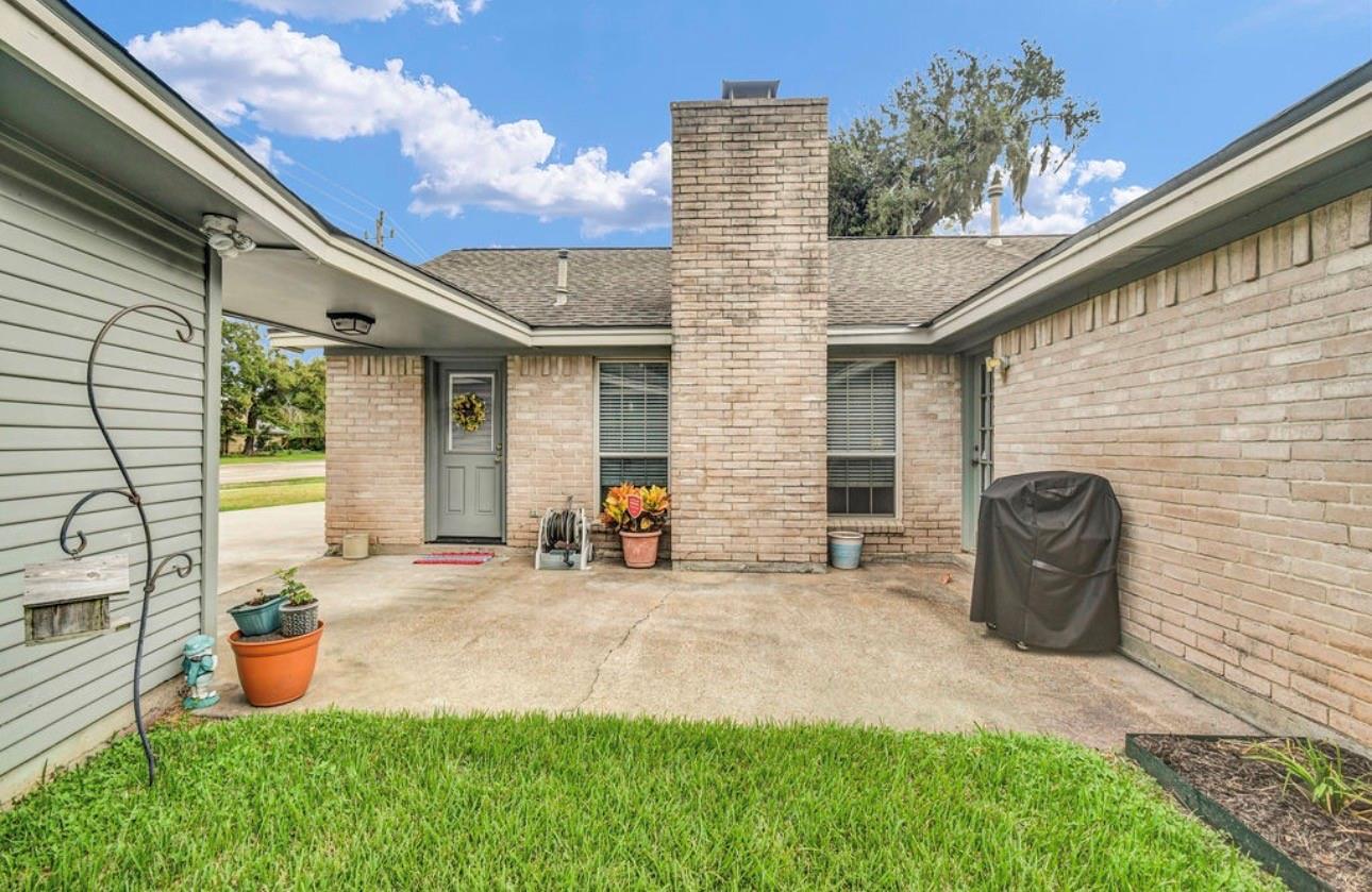 102 Raintree Lane, Lake Jackson Tx 77566 Property Photo 45