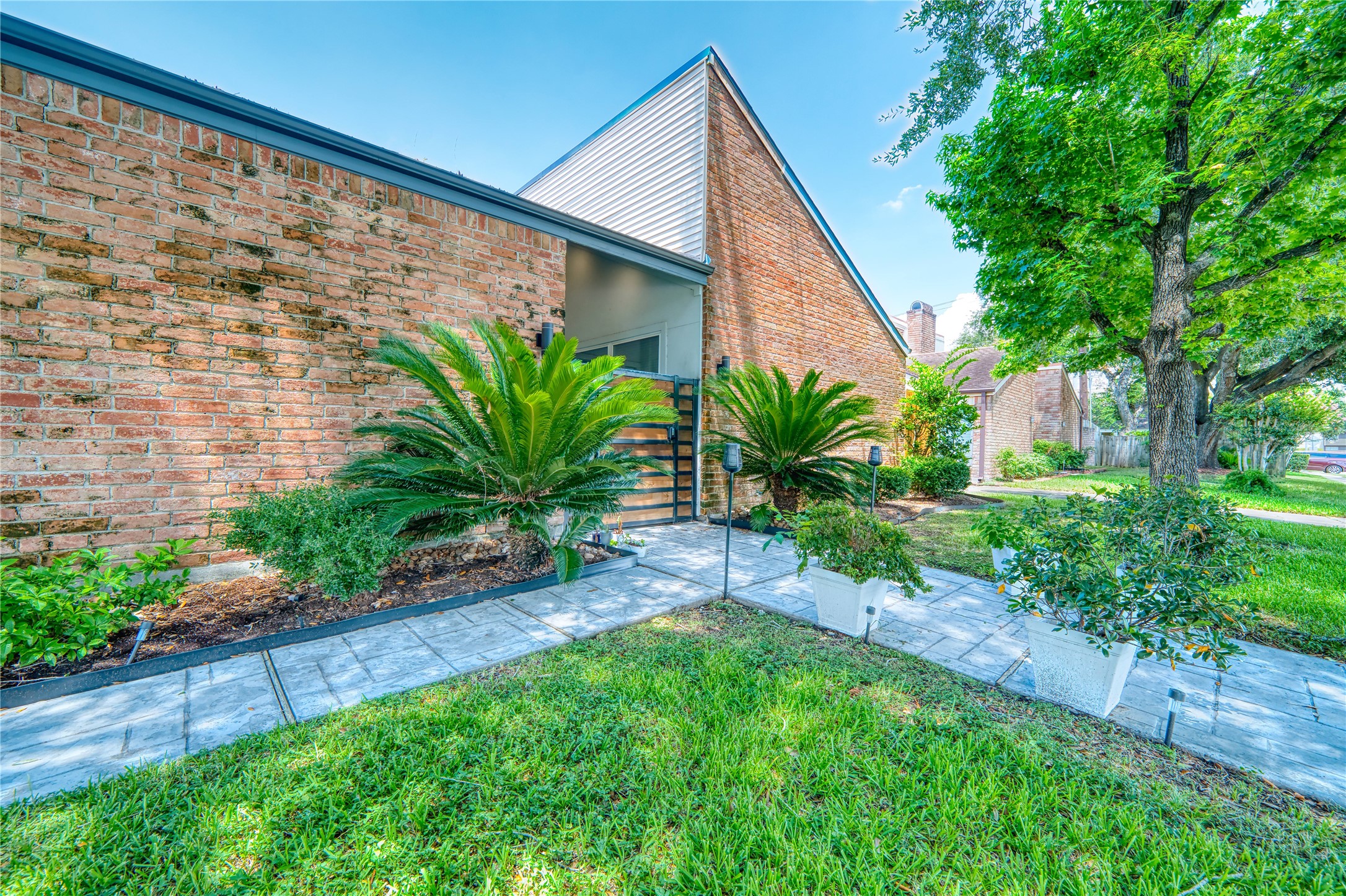 7606 Portal Drive Property Photo 4