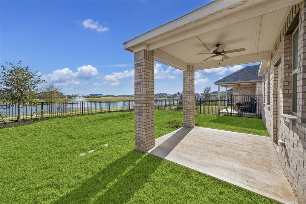 756 Lake Lacosta Dr Property Photo 2
