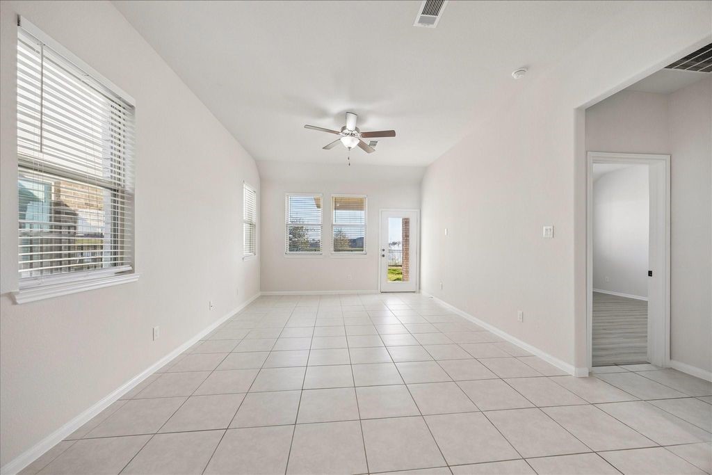 756 Lake Lacosta Dr Property Photo 9