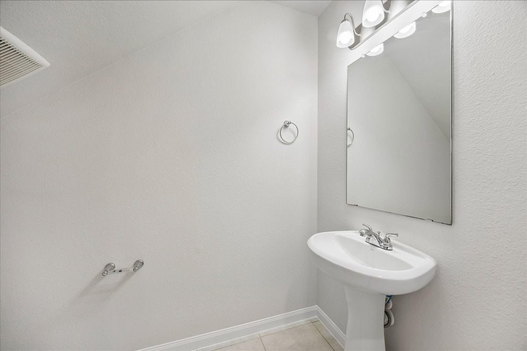 756 Lake Lacosta Dr Property Photo 10