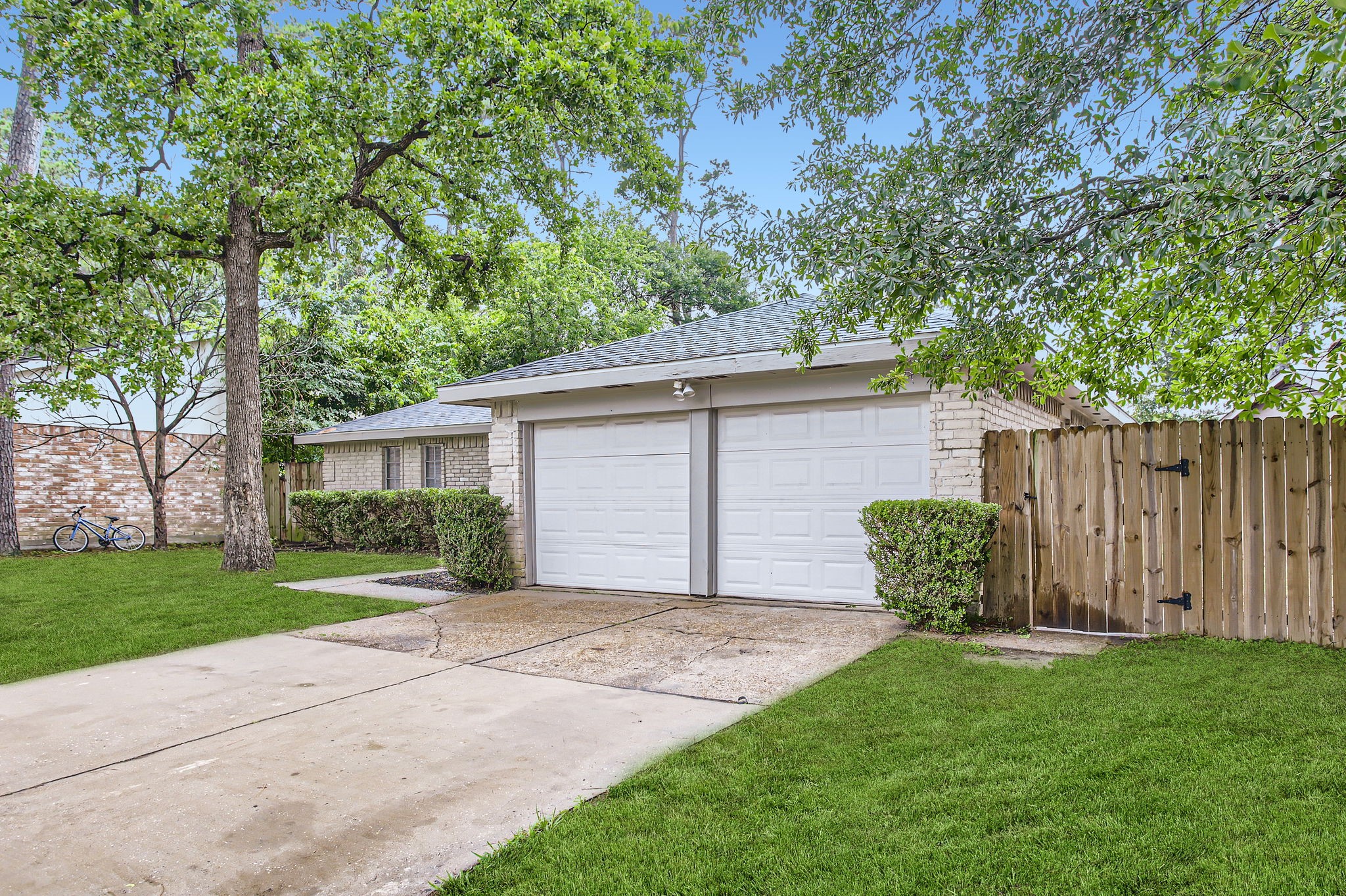 5607 Circlegate Drive Property Photo 3