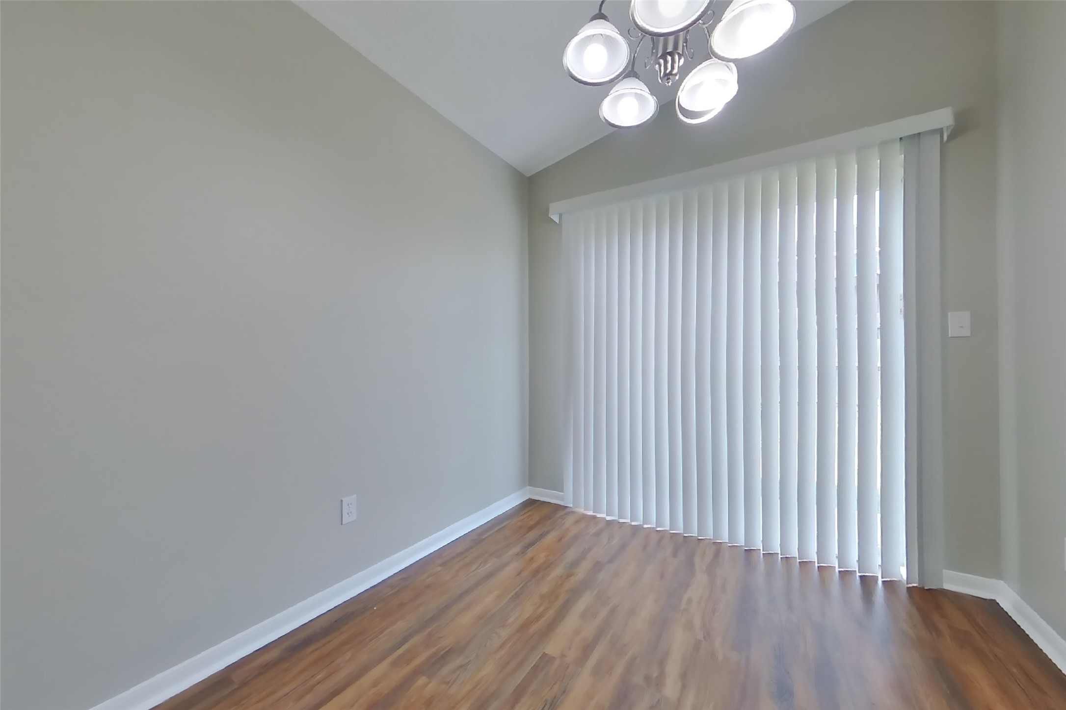 3130 Kelling Street Property Photo 4