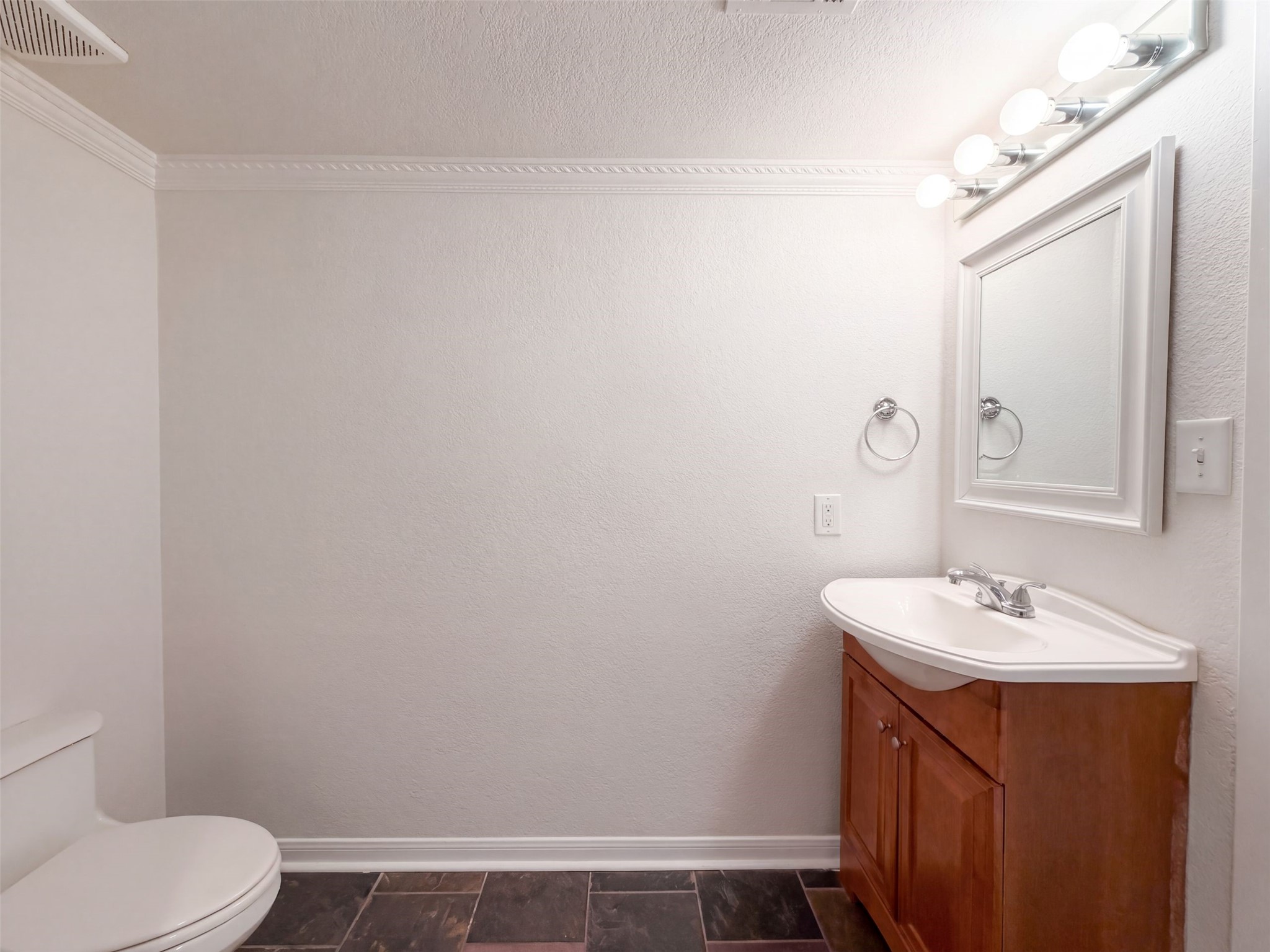 1119 Coe Road Property Photo 14