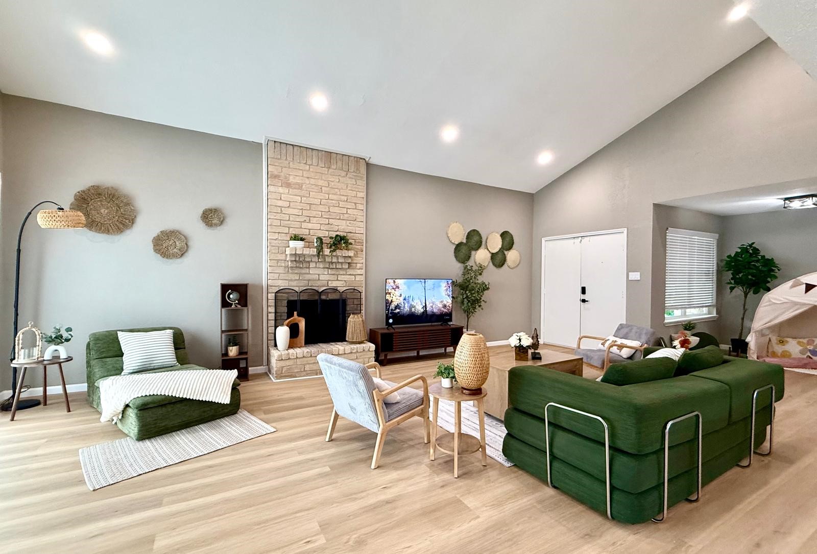 6310 Briar Terrace Drive Property Photo 1