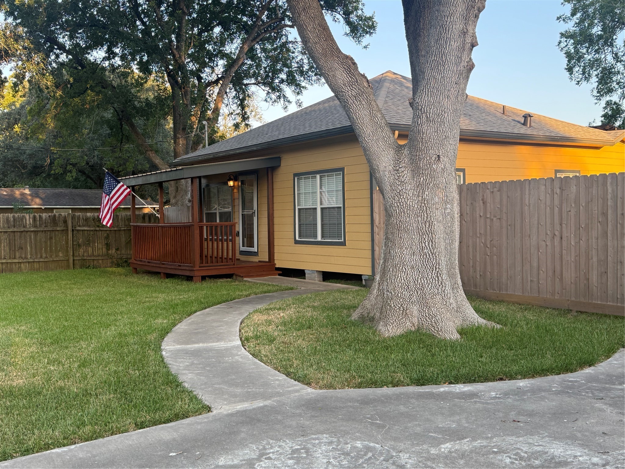 1511 W Dumble Street Property Photo 1
