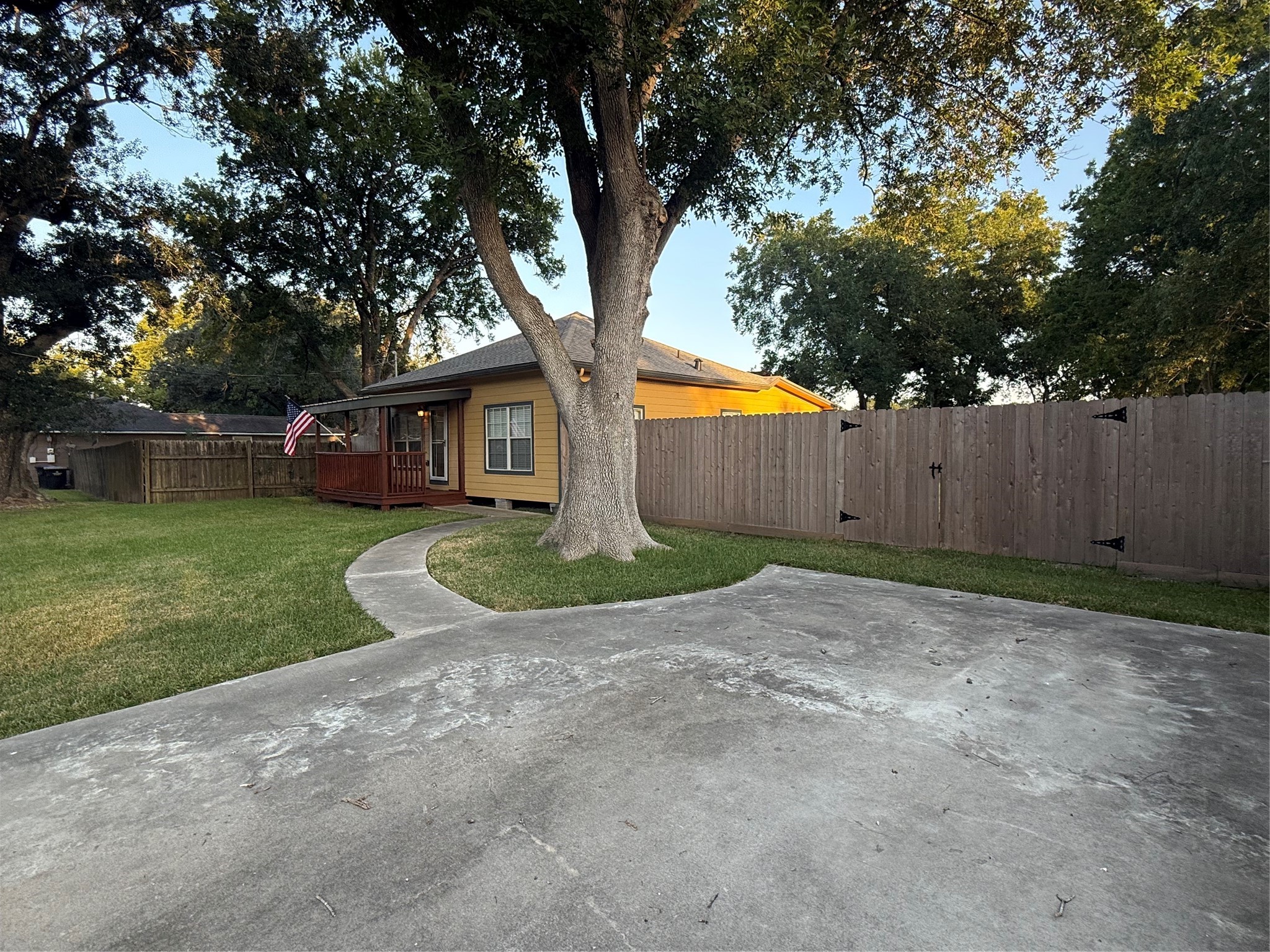 1511 W Dumble Street Property Photo 3