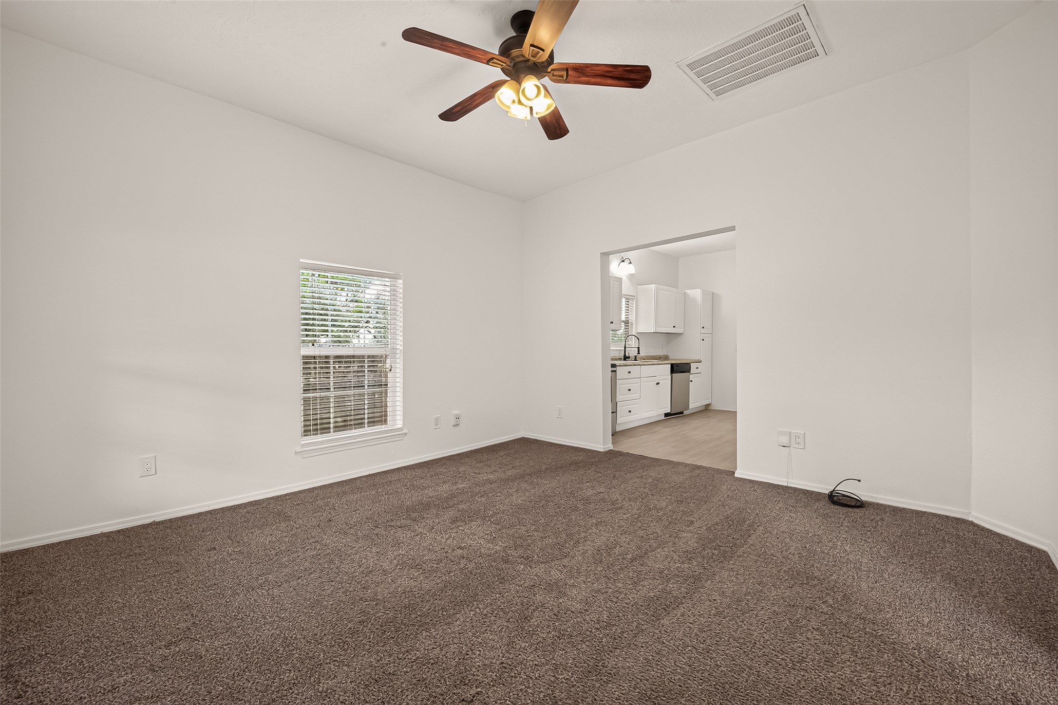 1511 W Dumble Street Property Photo 5
