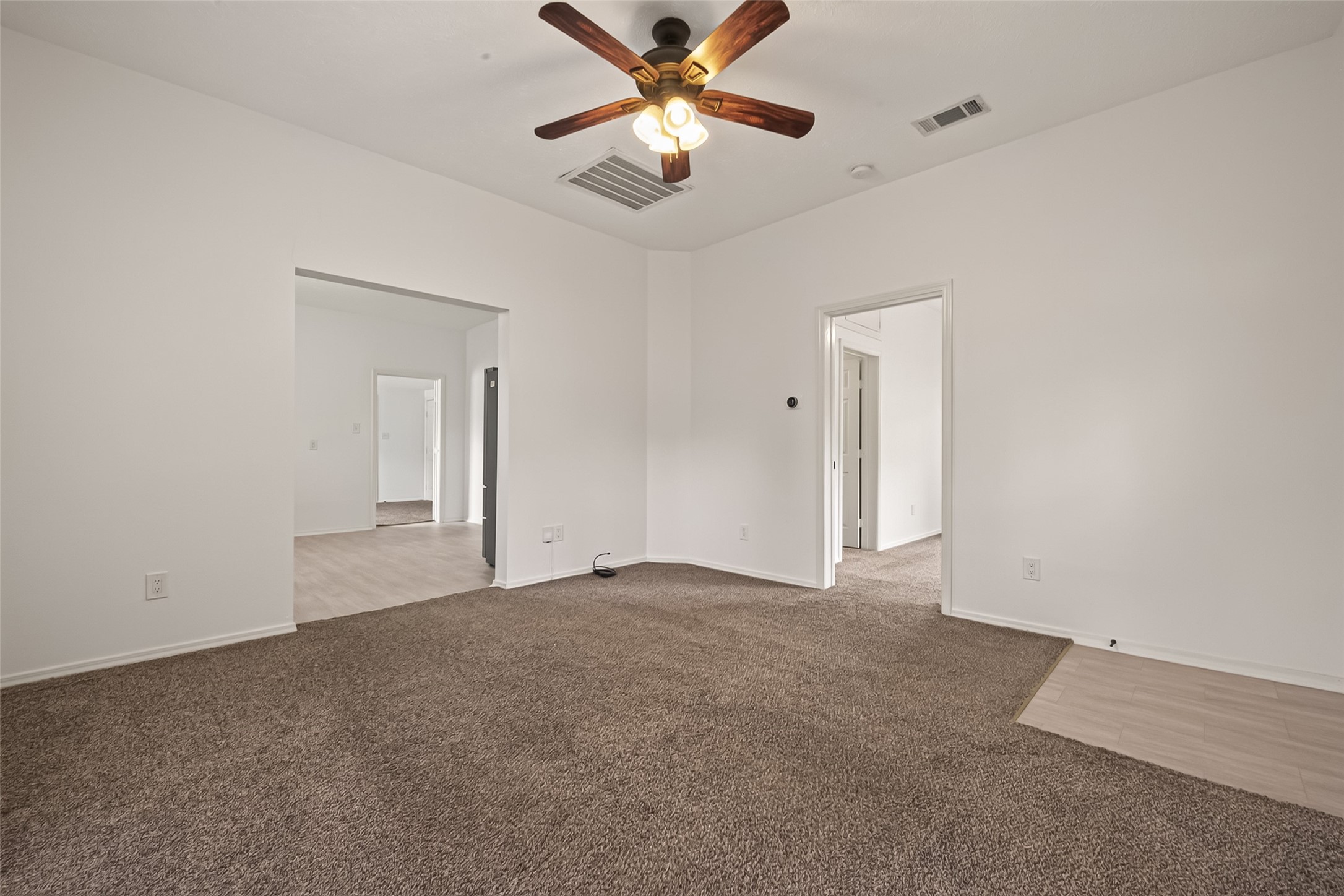 1511 W Dumble Street Property Photo 6