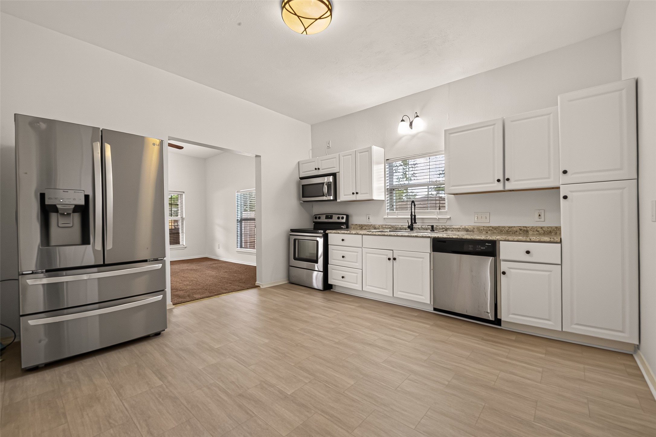 1511 W Dumble Street Property Photo 11