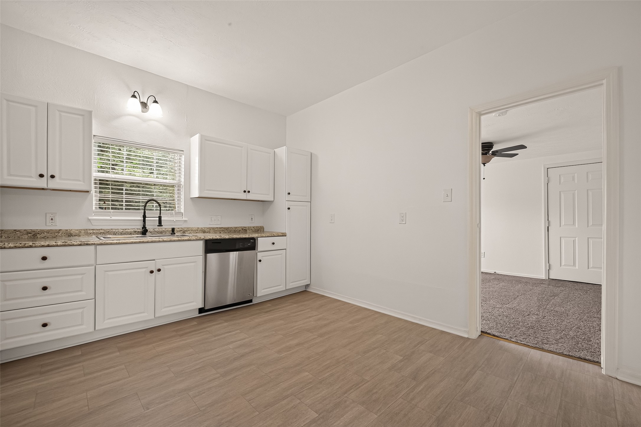 1511 W Dumble Street Property Photo 12