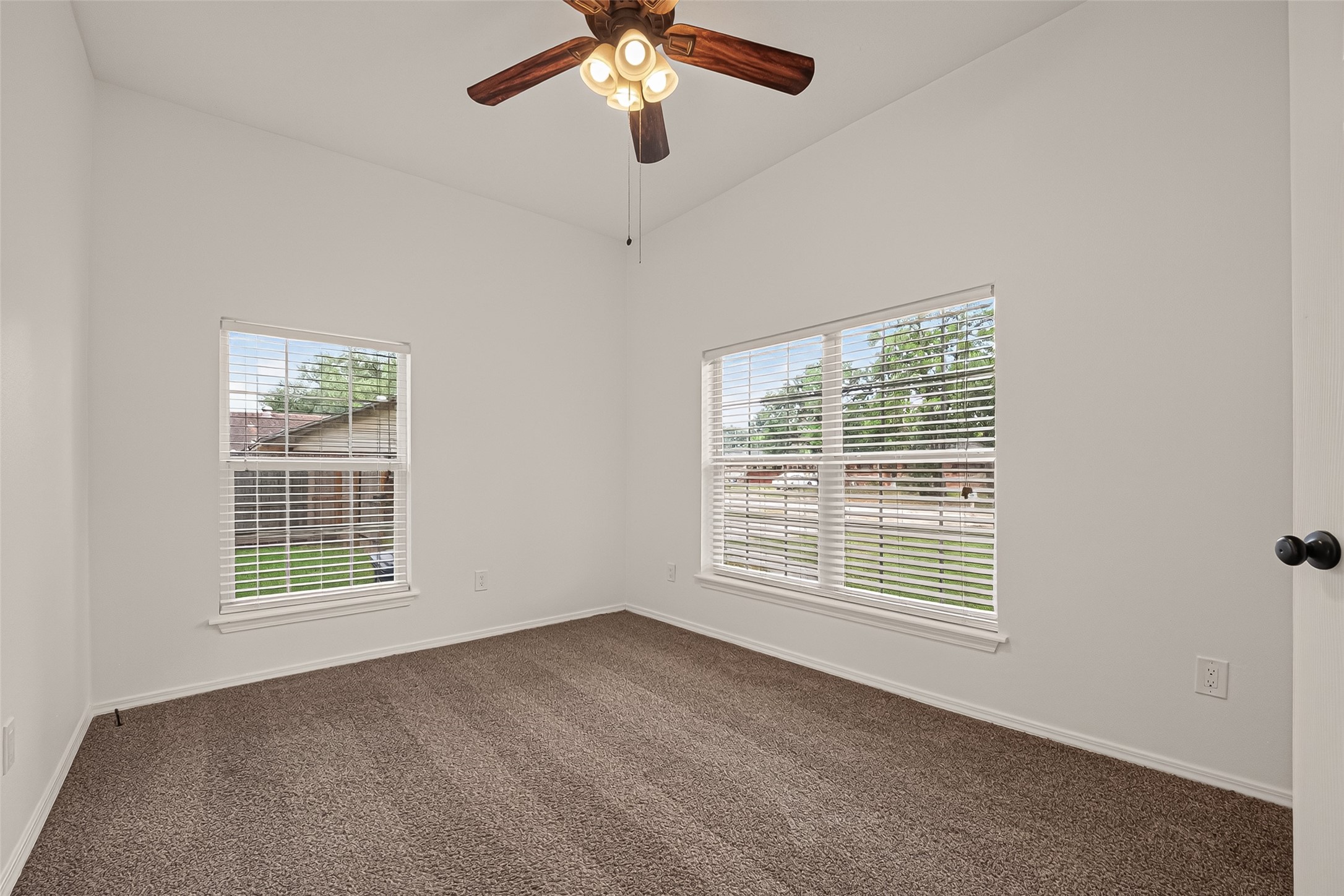1511 W Dumble Street Property Photo 18