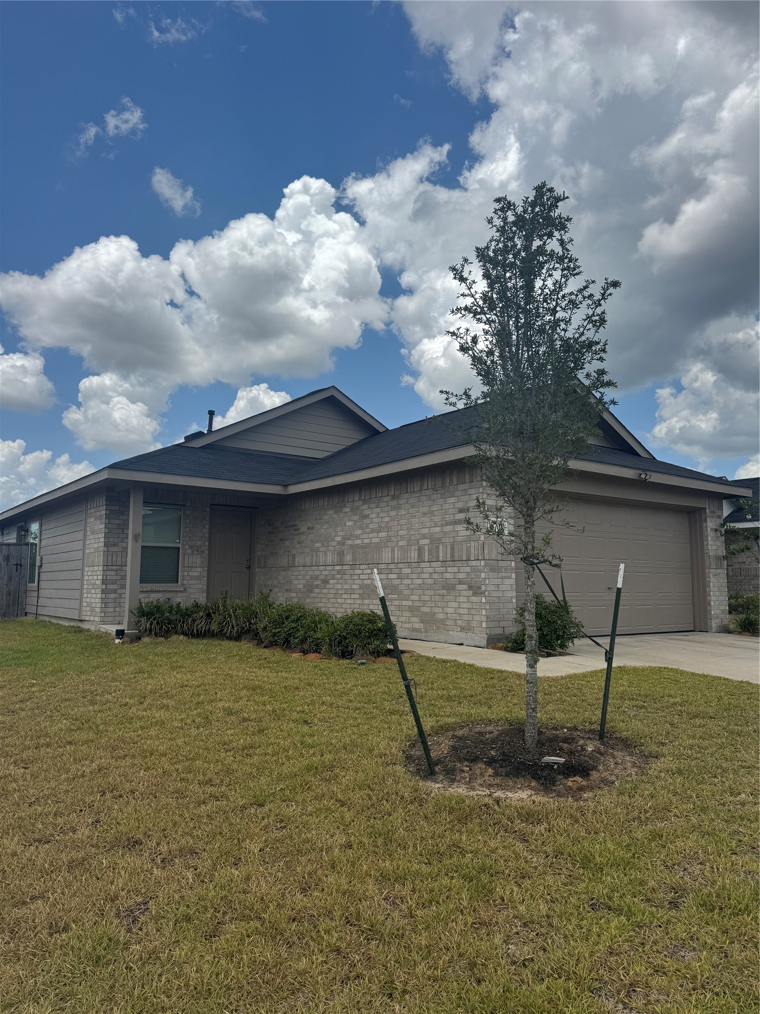 18703 Mercer Falls Drive Property Photo 2