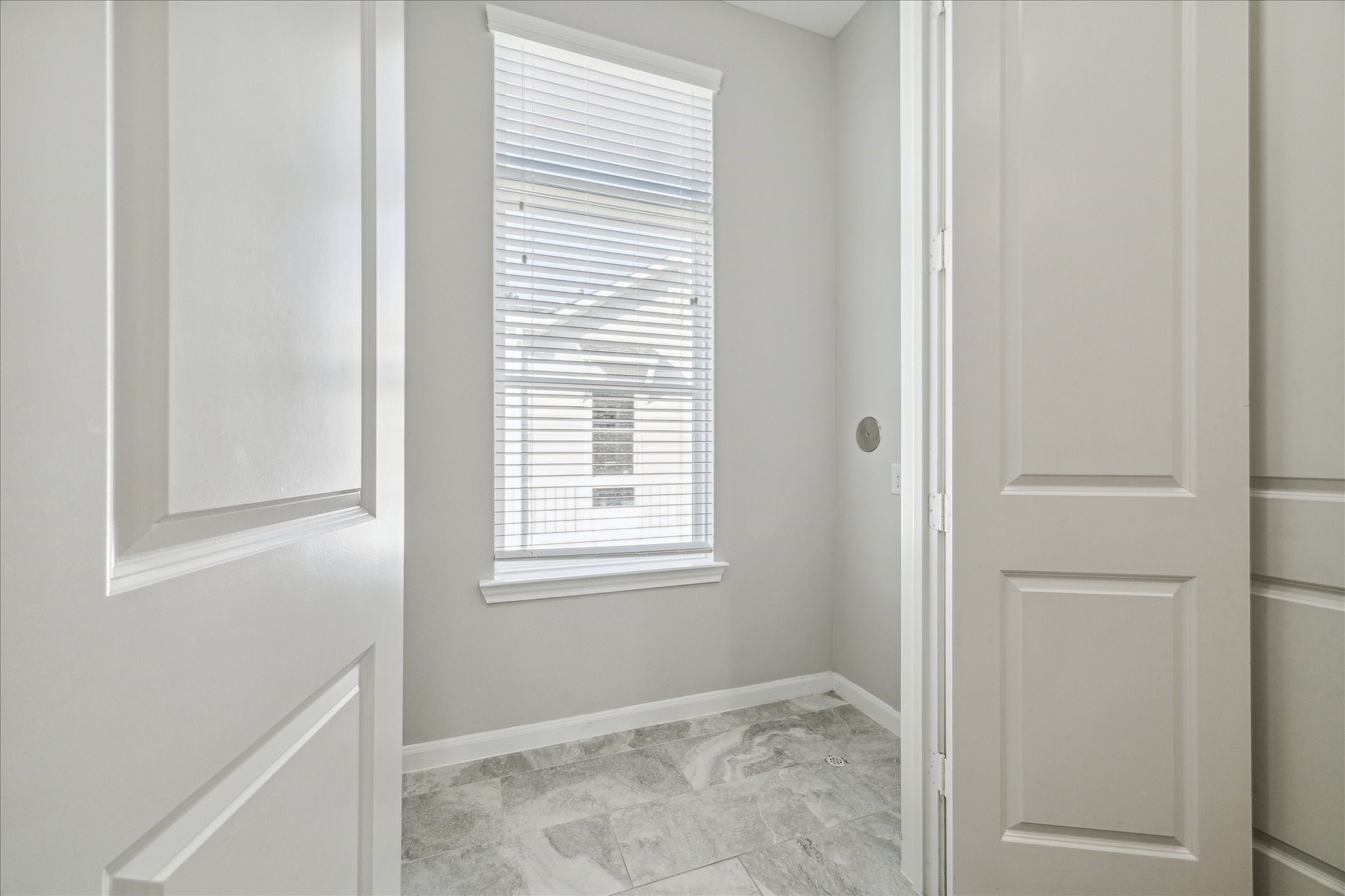 5610 Patrick Street A Property Photo 6