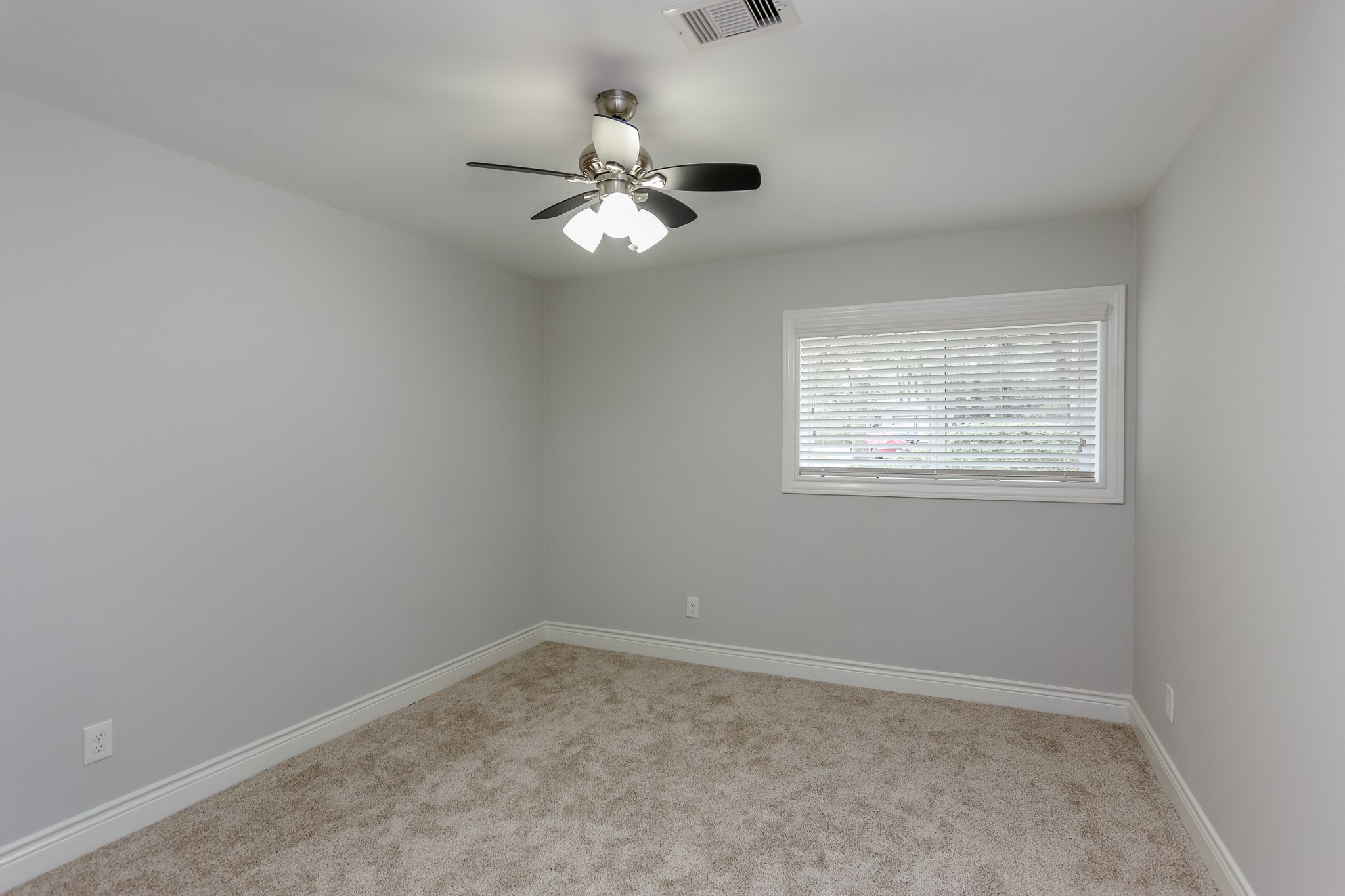 14 Woodlot Court Property Photo 32