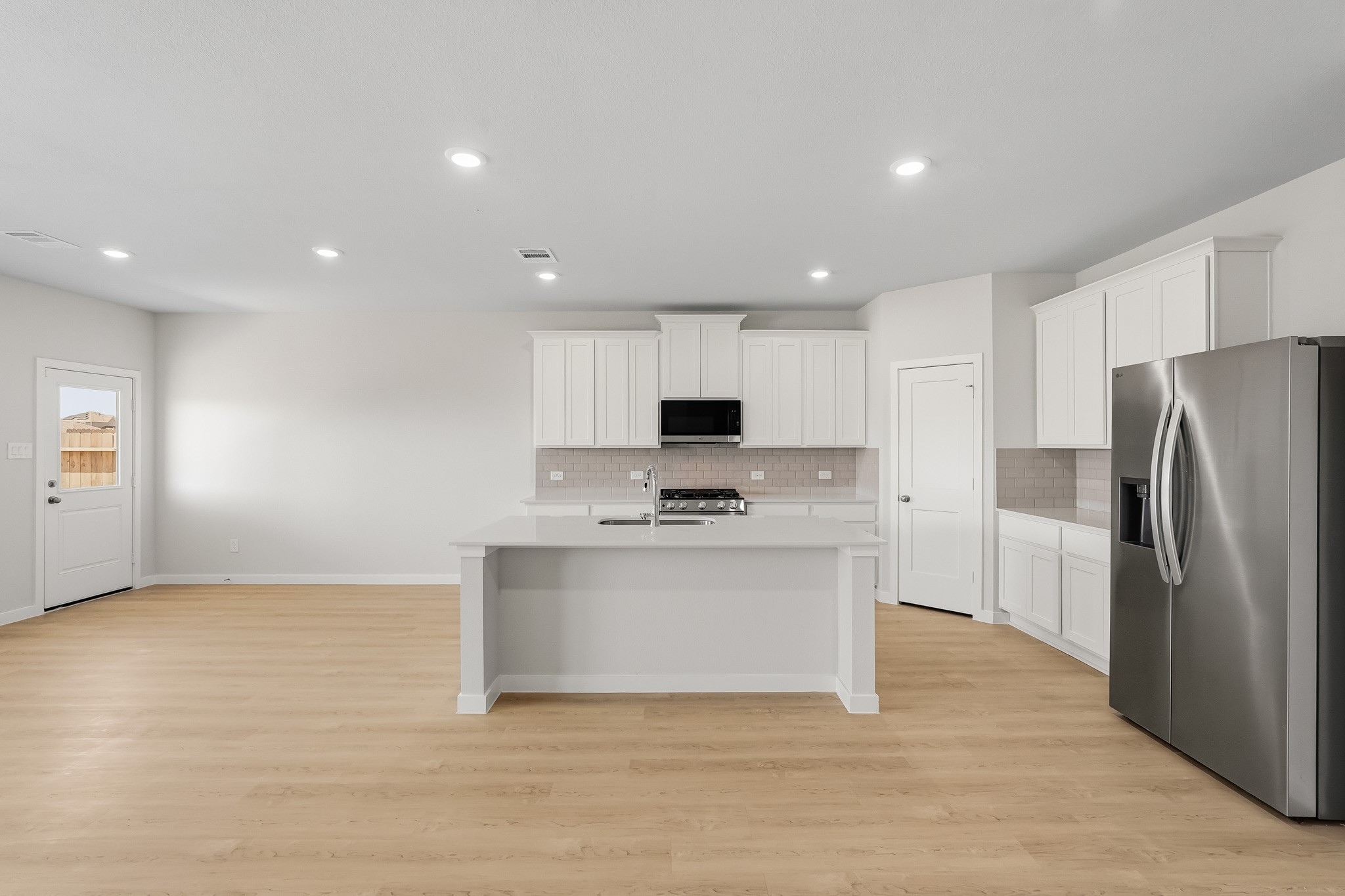 17215 White Peace Drive Property Photo 6
