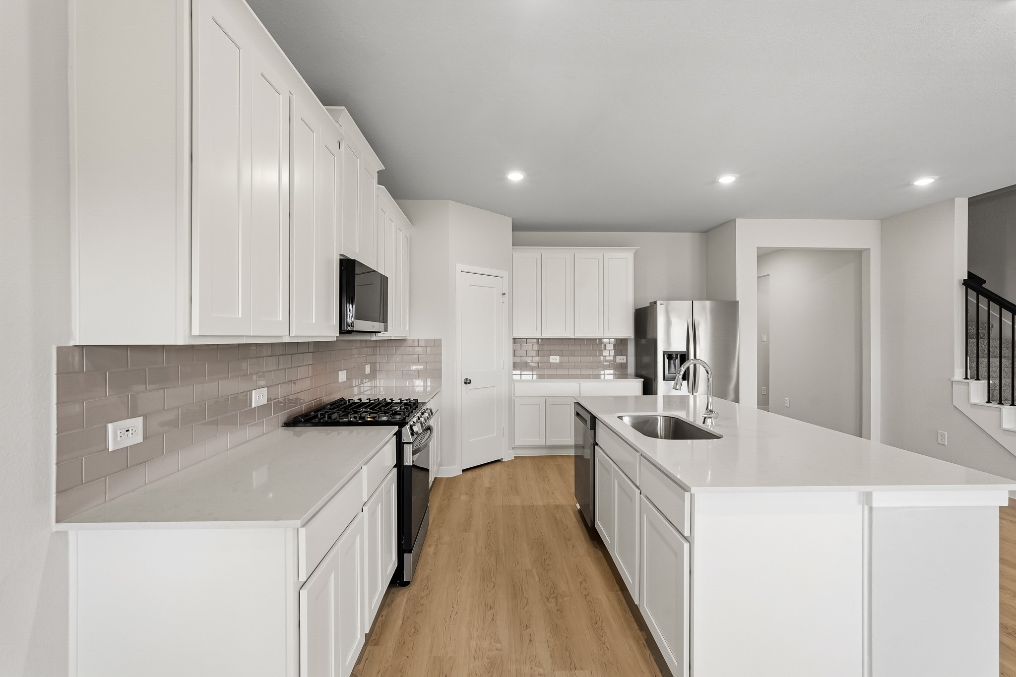 17215 White Peace Drive Property Photo 8
