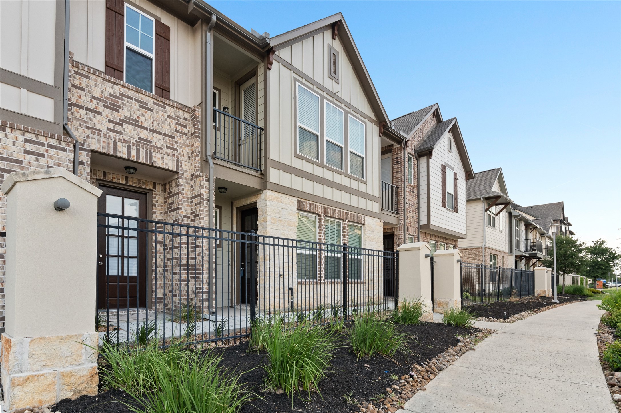 9511 Towne Lake Parkway Property Photo 1
