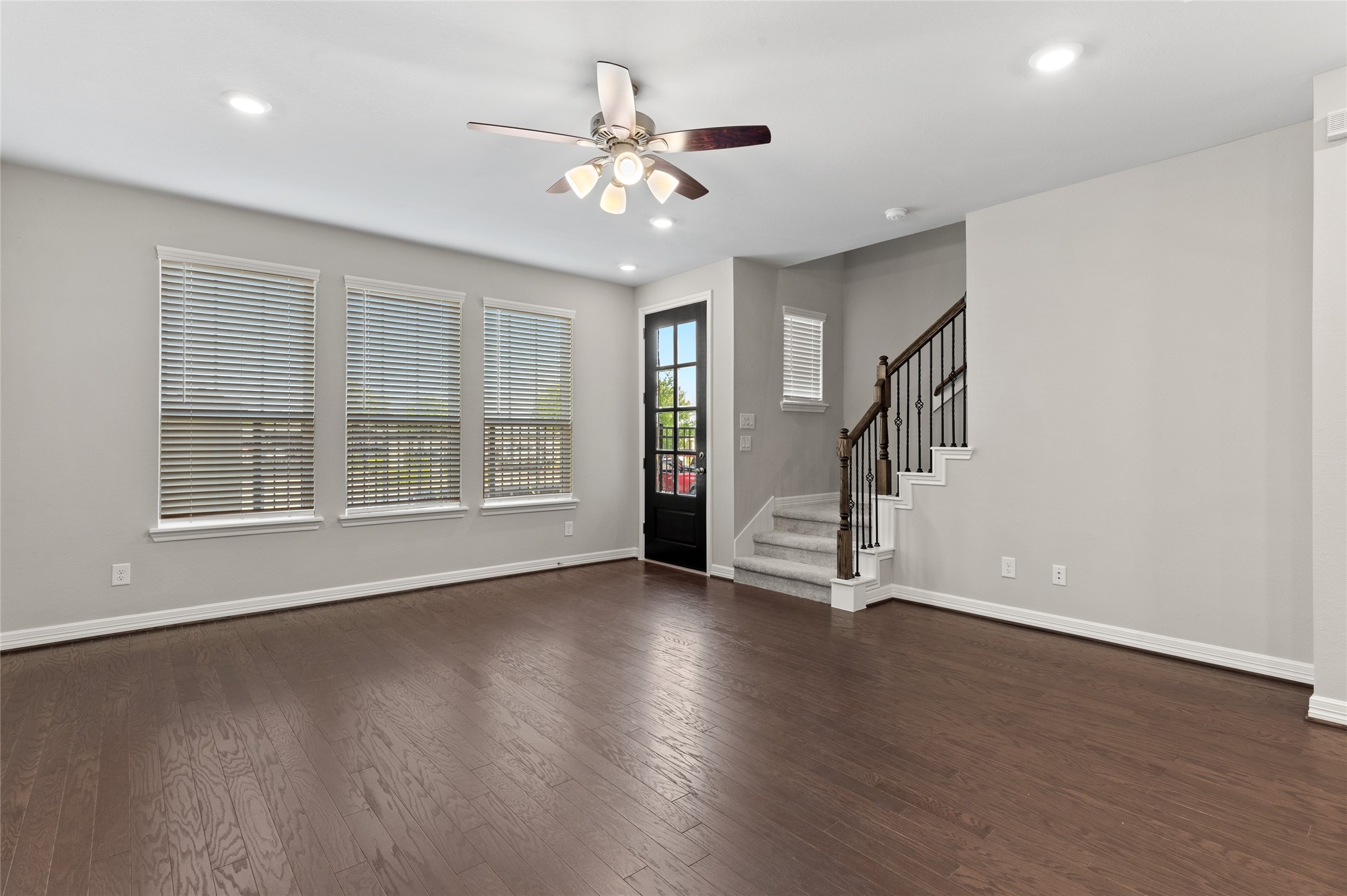 9511 Towne Lake Parkway Property Photo 2